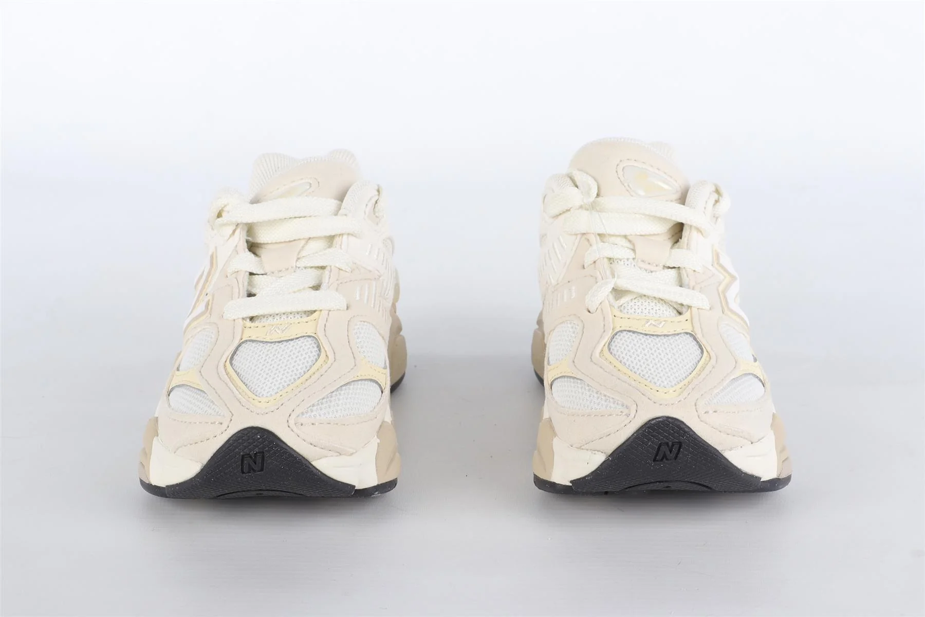 NEW BALANCE CREAM KIDS GIRLS SNEAKERS EU 28 UK 10 US 10.5 - Image 3