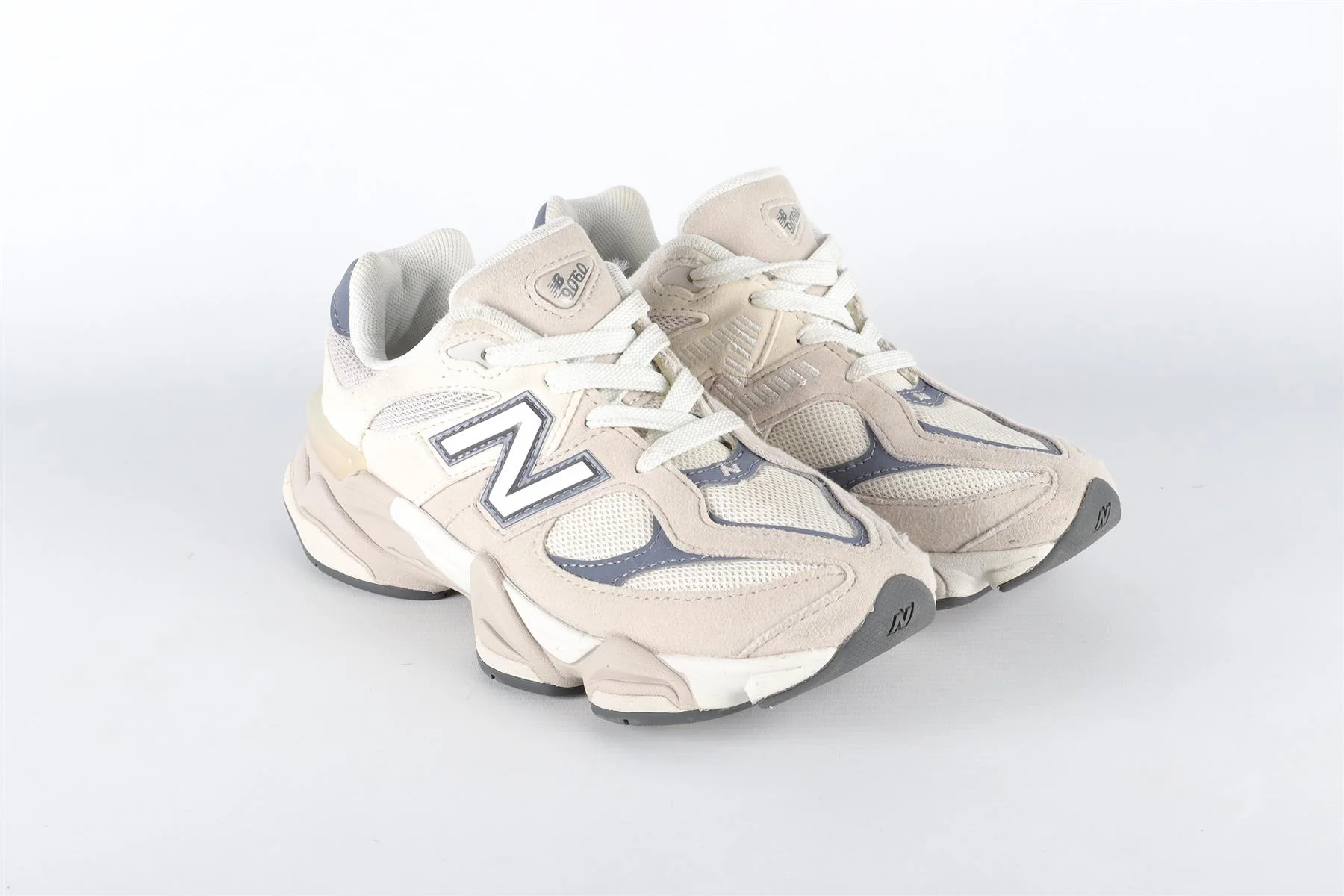 NEW BALANCE GREY KIDS BOYS SNEAKERS EU 35 UK 2.5 US 3 - Image 2