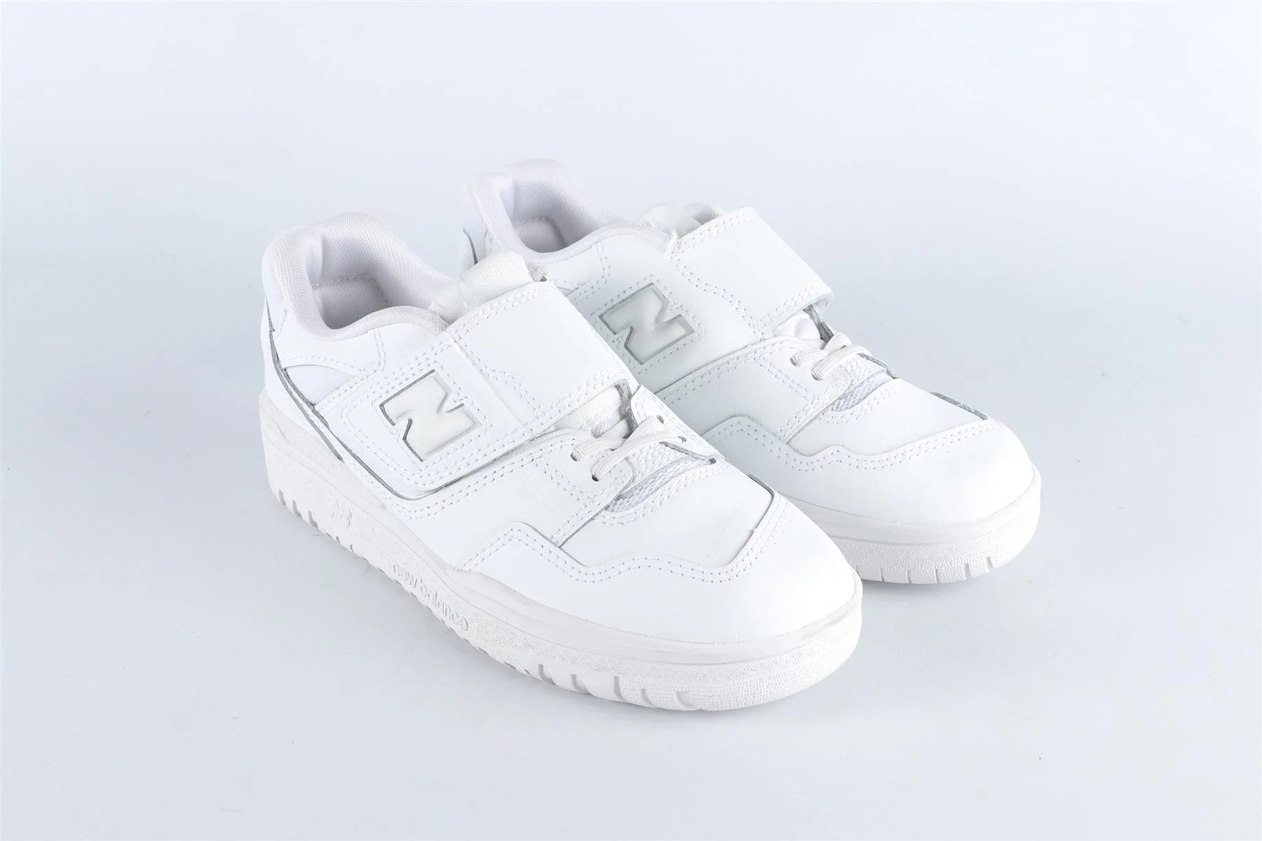 NEW BALANCE WHITE KIDS BOYS SNEAKERS EU 32.5 UK 13.5 US 1 - Image 2