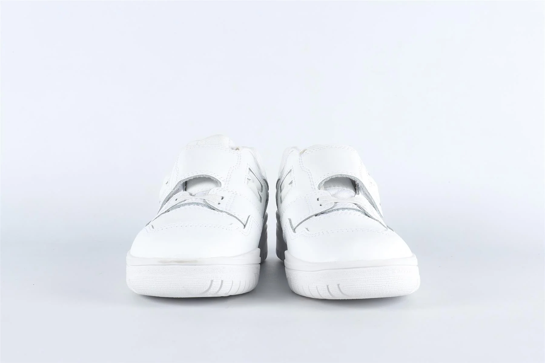 NEW BALANCE WHITE KIDS BOYS SNEAKERS EU 32.5 UK 13.5 US 1 - Image 3