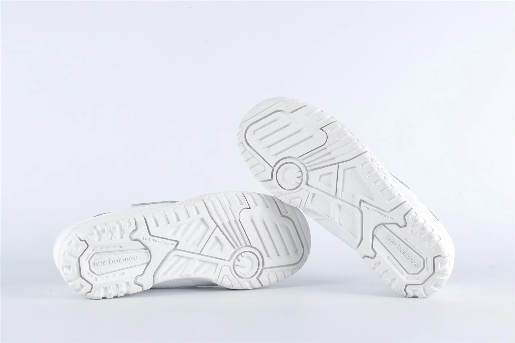 NEW BALANCE WHITE KIDS BOYS SNEAKERS EU 32.5 UK 13.5 US 1 - Image 6