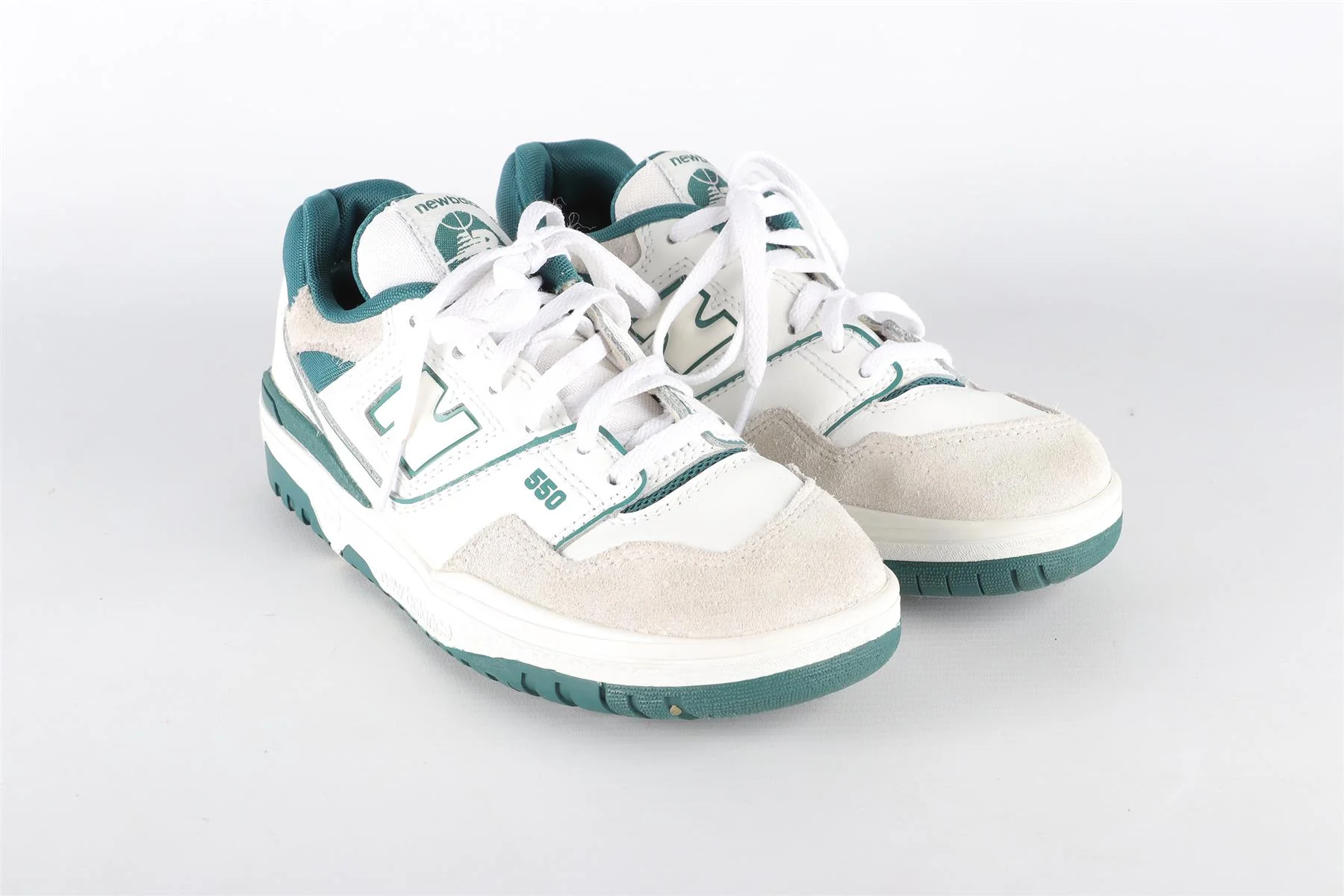 NEW BALANCE WHITE KIDS BOYS SNEAKERS EU 34.5 UK 2 US 2.5 - Image 2
