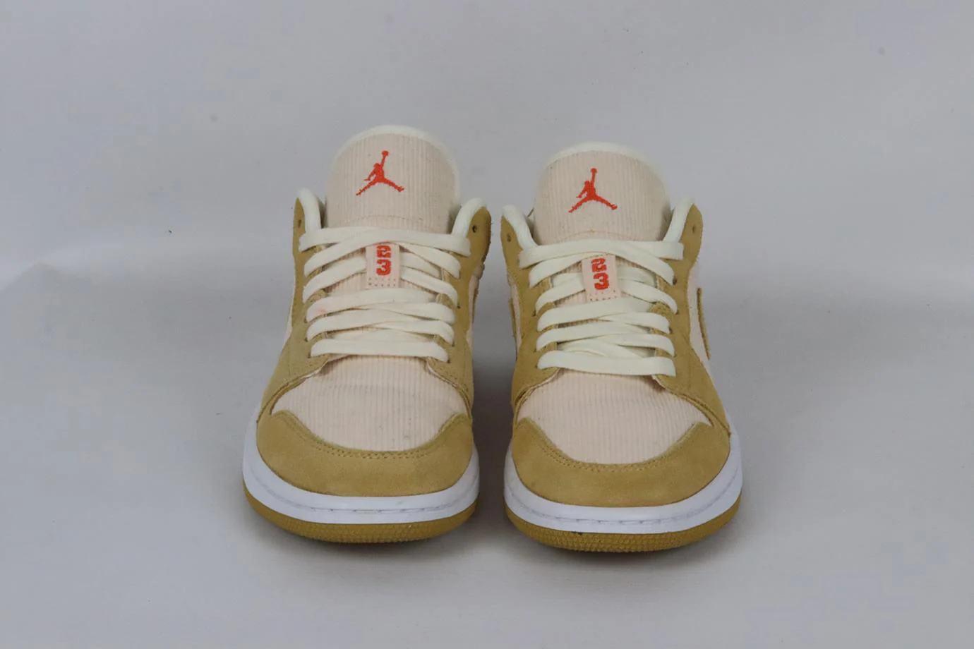 NIKE AIR JORDAN 1 CORDUROY AND SUEDE LOW TOP SNEAKERS EU 39 UK 5.5 US 8 - Image 3