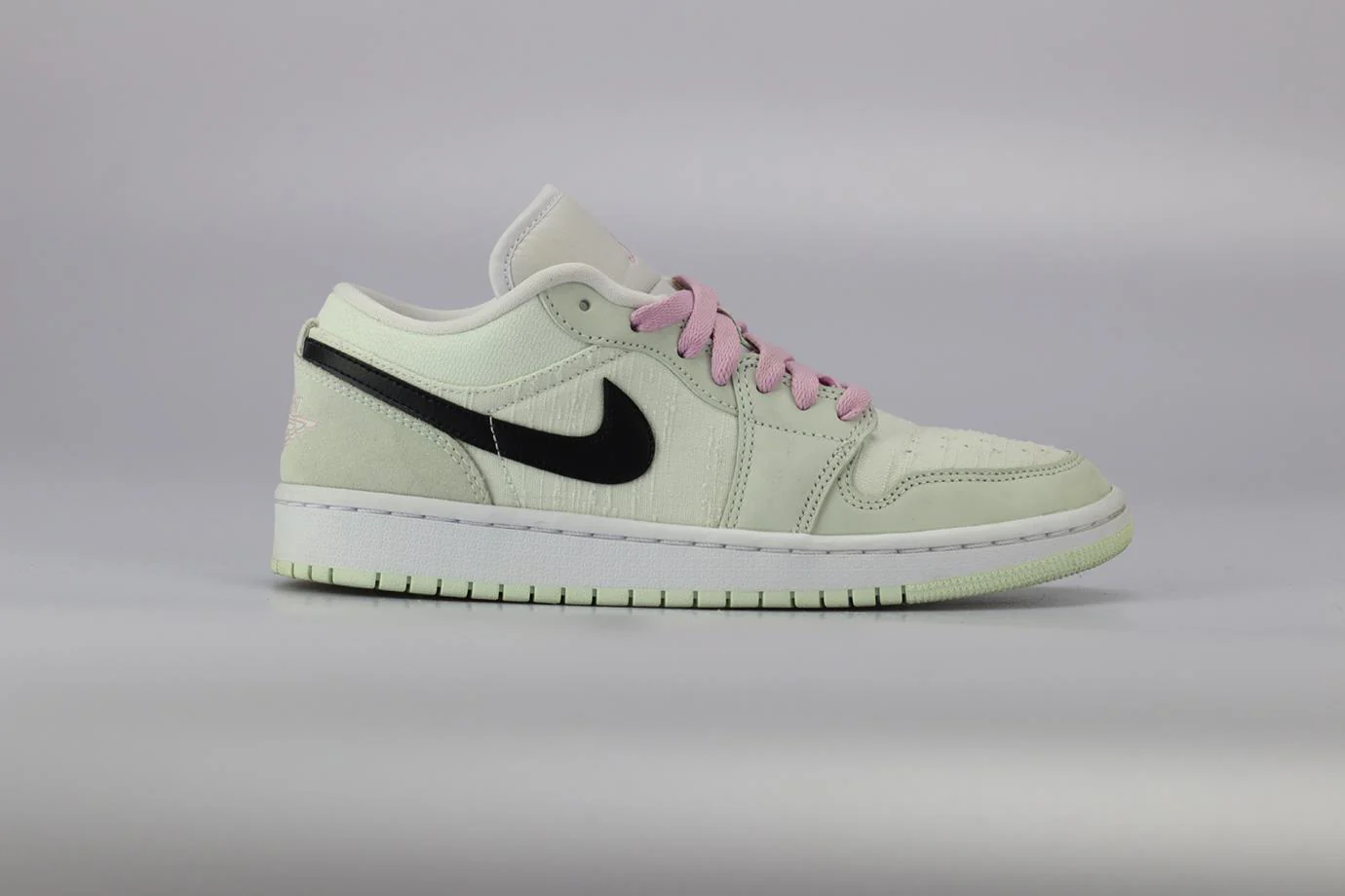 NIKE AIR JORDAN 1 LOW SE BARELY GREEN SUEDE AND CANVAS SNEAKERS EU 39 UK 5.5 US 8 - Image 2