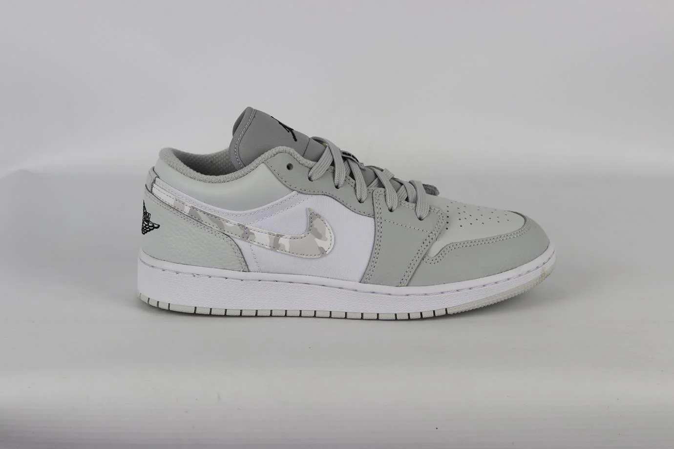 NIKE AIR JORDAN 1 LOW WHITE CAMO LEATHER SNEAKERS EU 39 UK 6 US 6.5 - Image 2