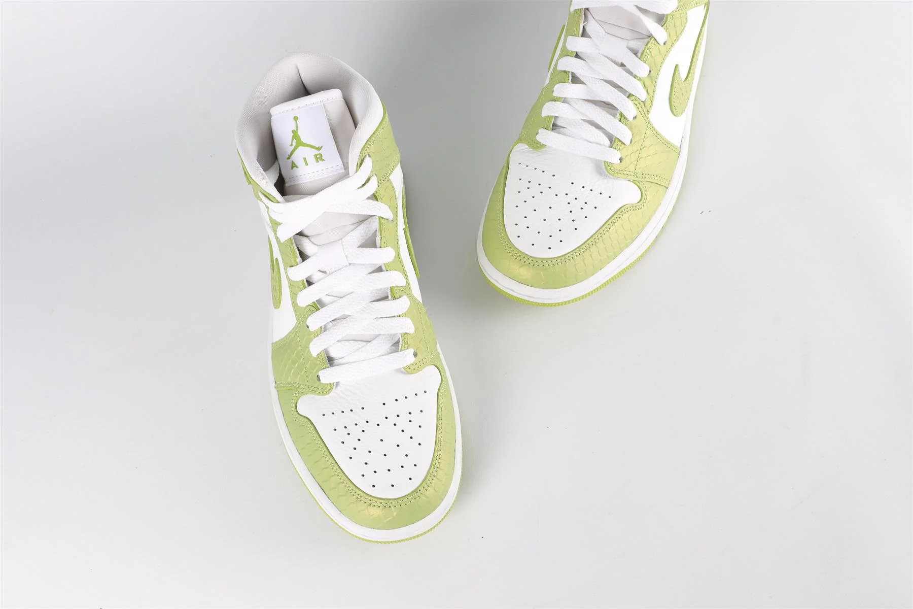 NIKE AIR JORDAN 1 MID GREEN PYTHON SNEAKERS EU 39, UK 5.5, US 8 - Image 4