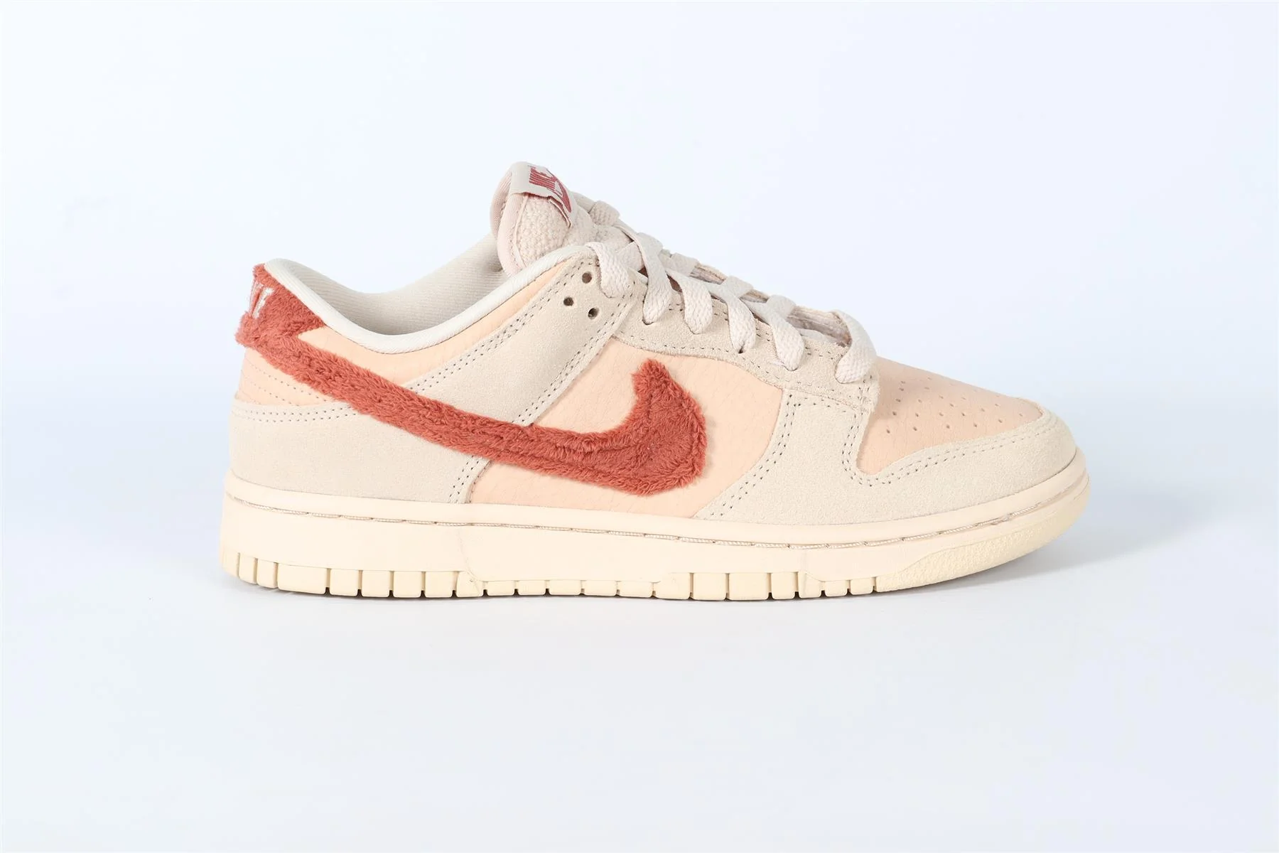 NIKE BEIGE LOW TERRY SWOOSH SUEDE SNEAKERS EU 38.5 UK 5 US 7.5 - Image 2