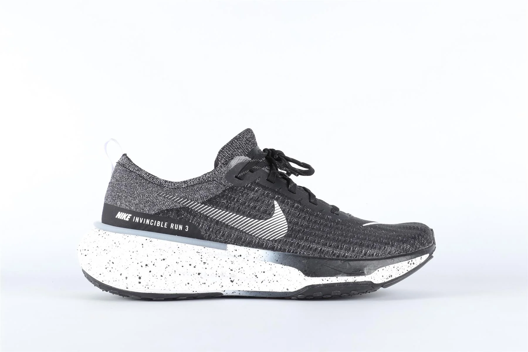 NIKE BLACK MEN'S INVINCIBLE RUN SNEAKERS EU 44 UK 9 US 10 - Image 2