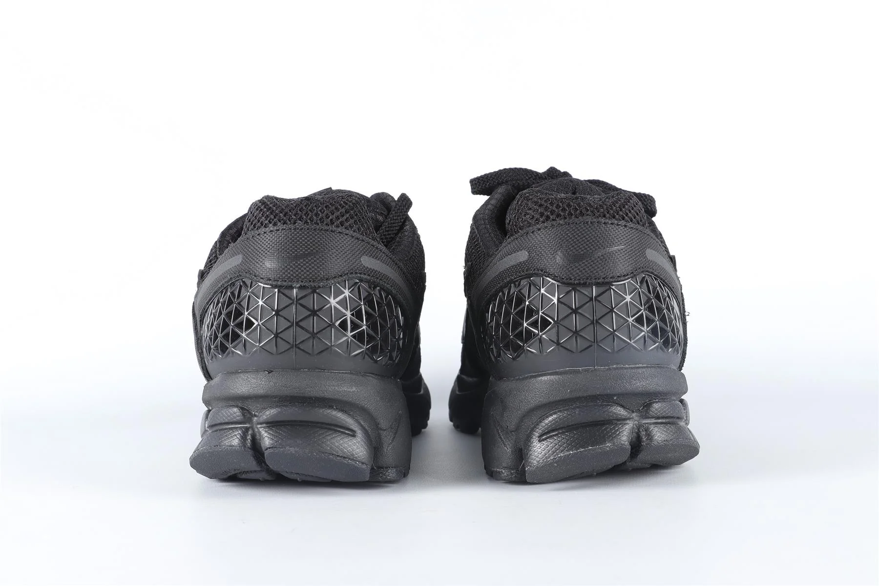 NIKE BLACK MEN'S ZOOM VOMERO 5 SNEAKERS EU 44 UK 9 US 10 - Image 5
