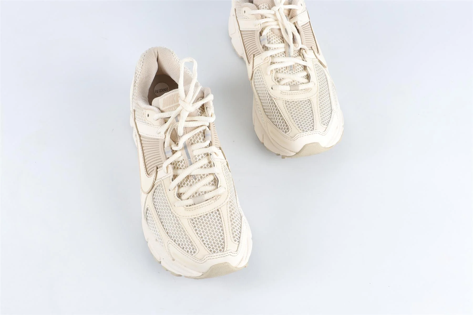 NIKE CREAM TRAINERS EU 39 UK 5.5 US 8 - Image 4