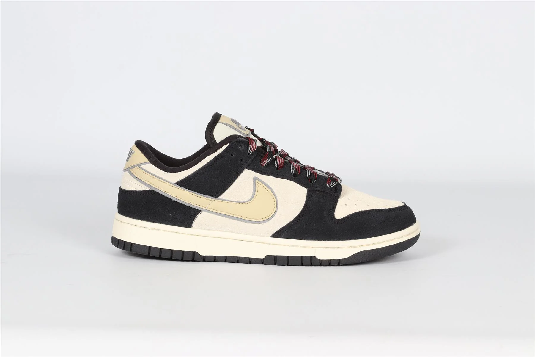 NIKE DUNK LOW BLACK TEAM GOLD SUEDE SNEAKERS EU 38.5 UK 5 US 7.5 - Image 2