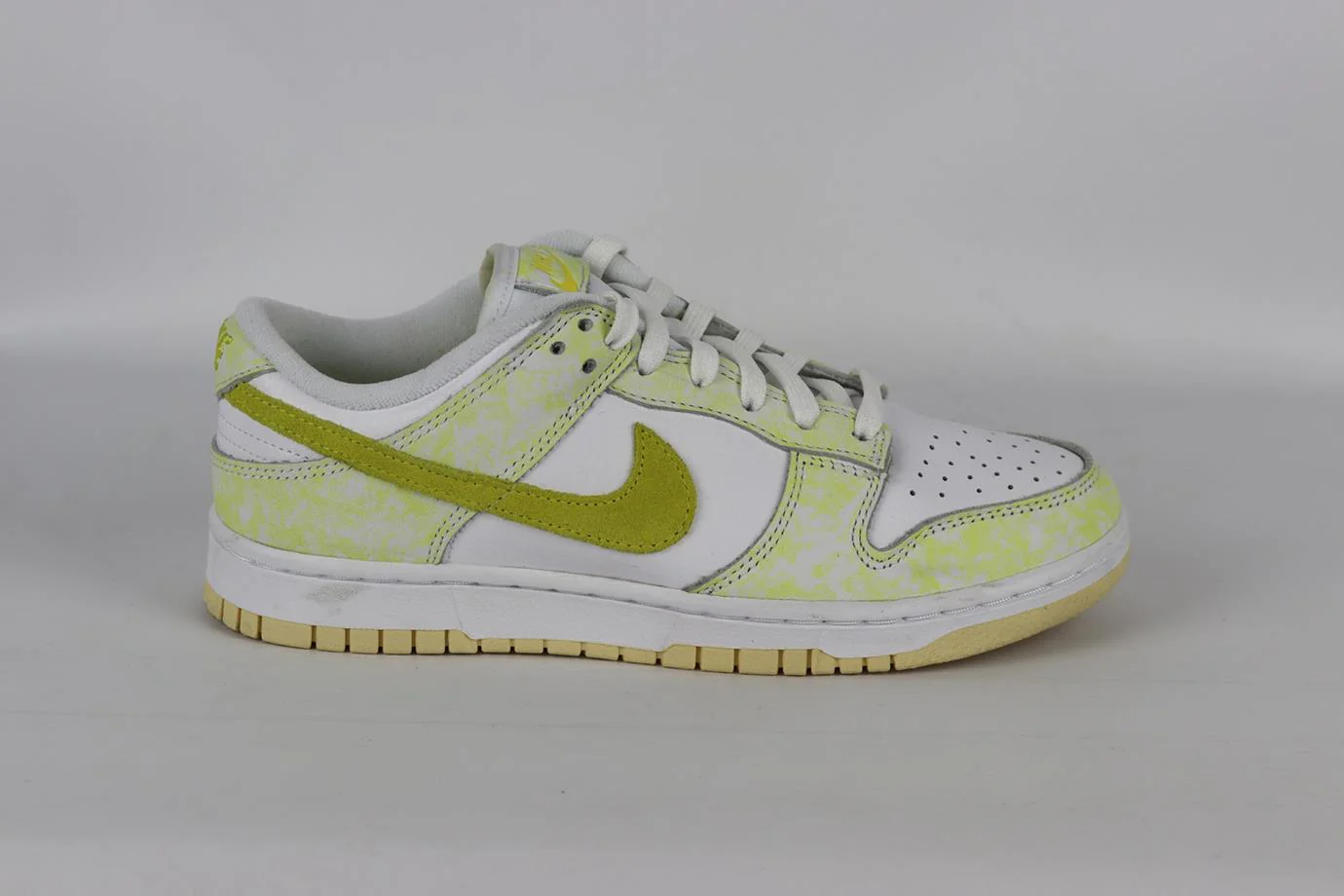 NIKE DUNK LOW YELLOW STRIKE LEATHER SNEAKERS EU 39 UK 5.5 US 8 - Image 2