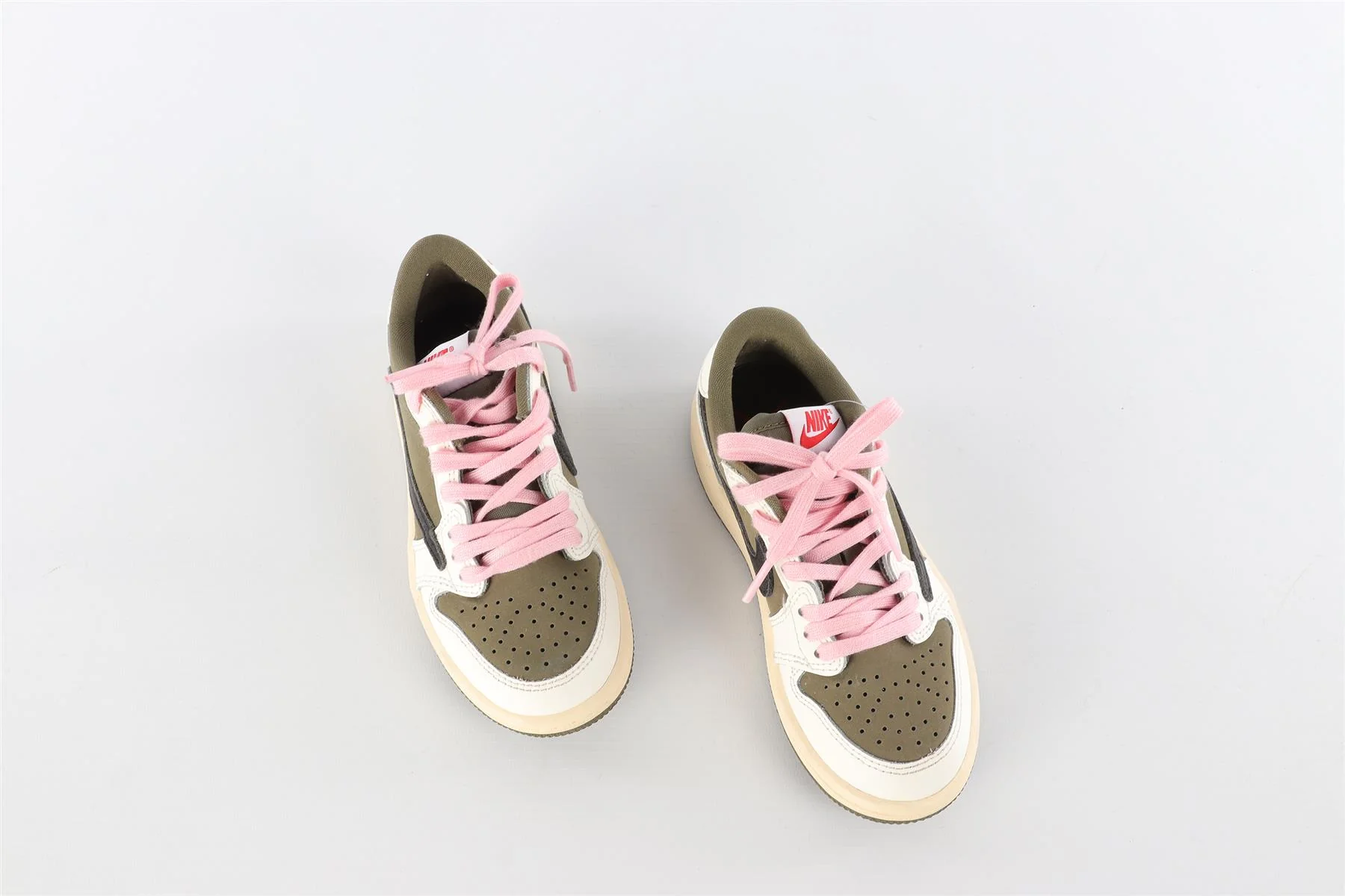 NIKE GREEN GIRLS TRAINERS EU 29 UK 10.5 US 11.5 - Image 4