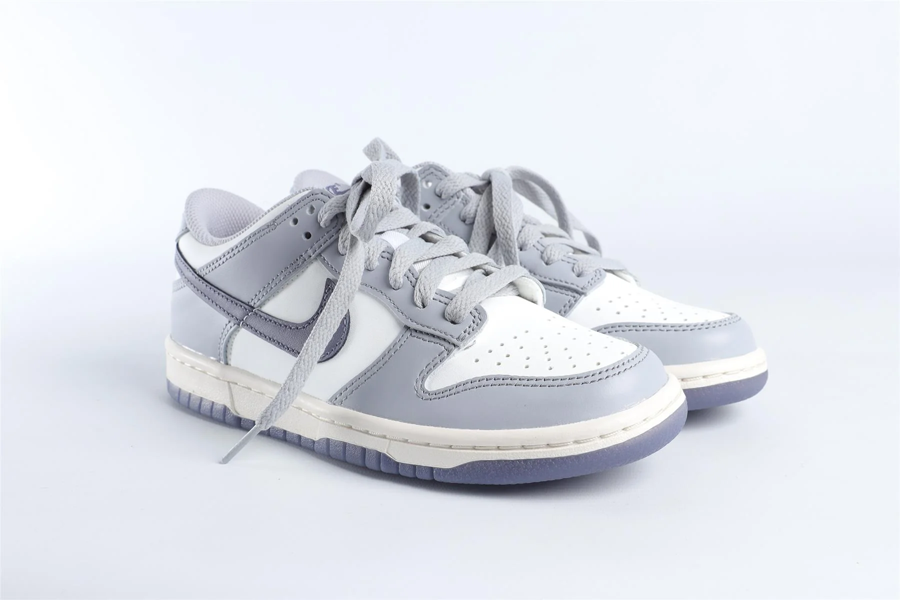 NIKE GREY KIDS LEATHER SNEAKERS EU 35.5 UK 3 US 3.5 - Image 2