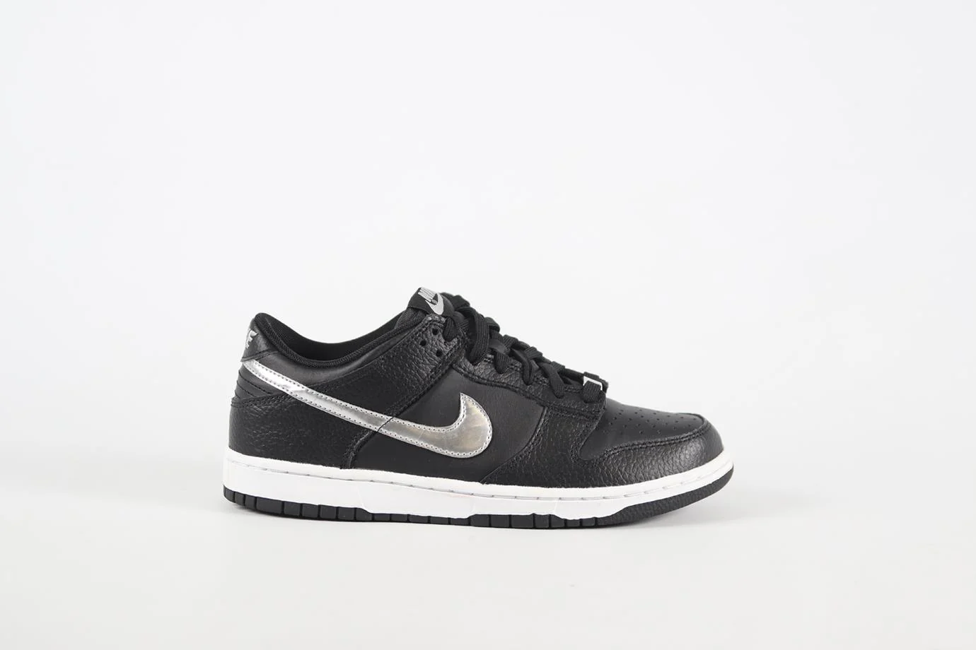 NIKE + NBA DUNK LOW BLACK SILVER LEATHER SNEAKERS EU 39 UK 6 US 6.5 - Image 2