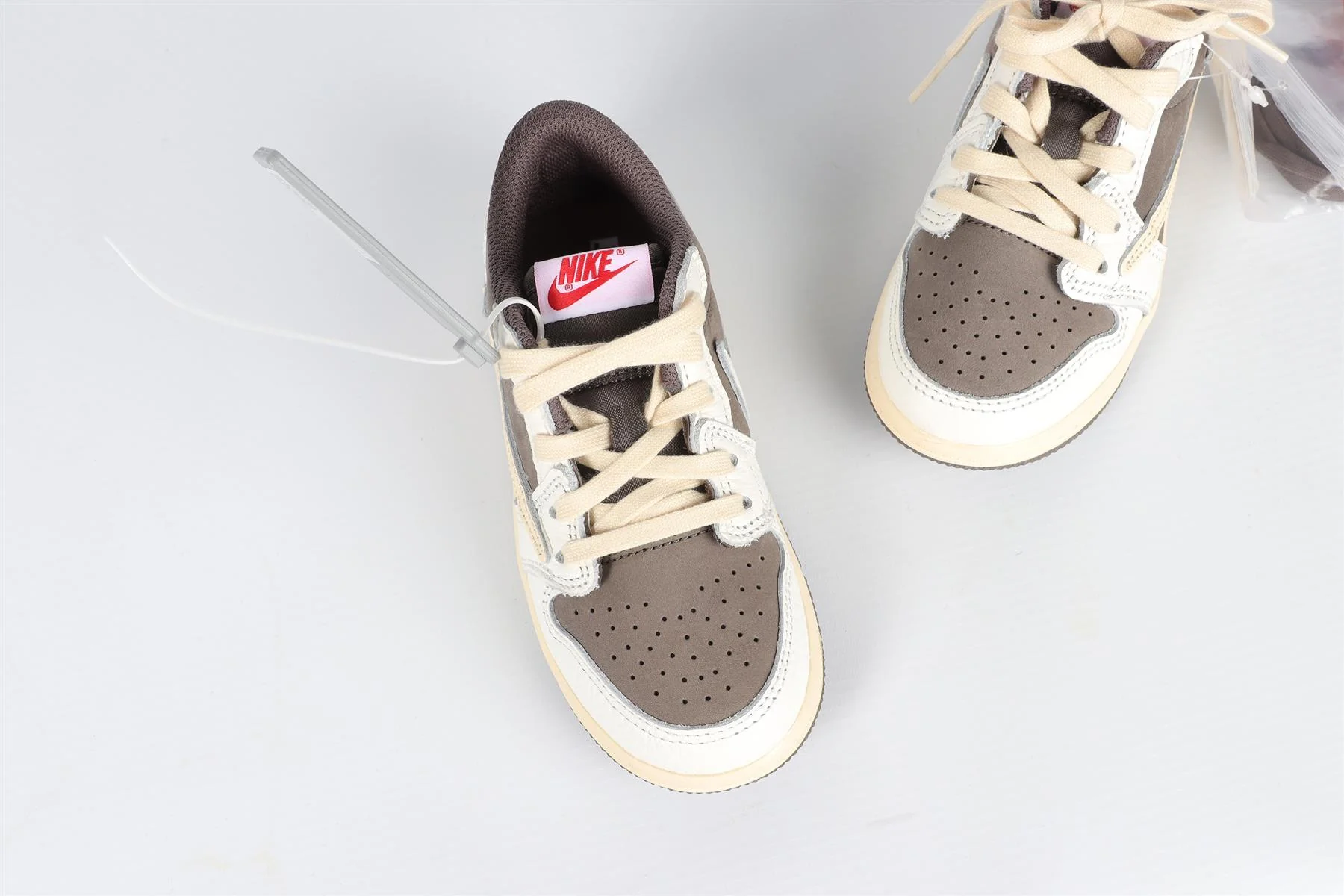 NIKE + TRAVIS SCOTT BROWN KIDS AIR JORDAN 1 LOW REVERSE MOCHA SNEAKERS EU 26 UK 8.5 US 9 - Image 4