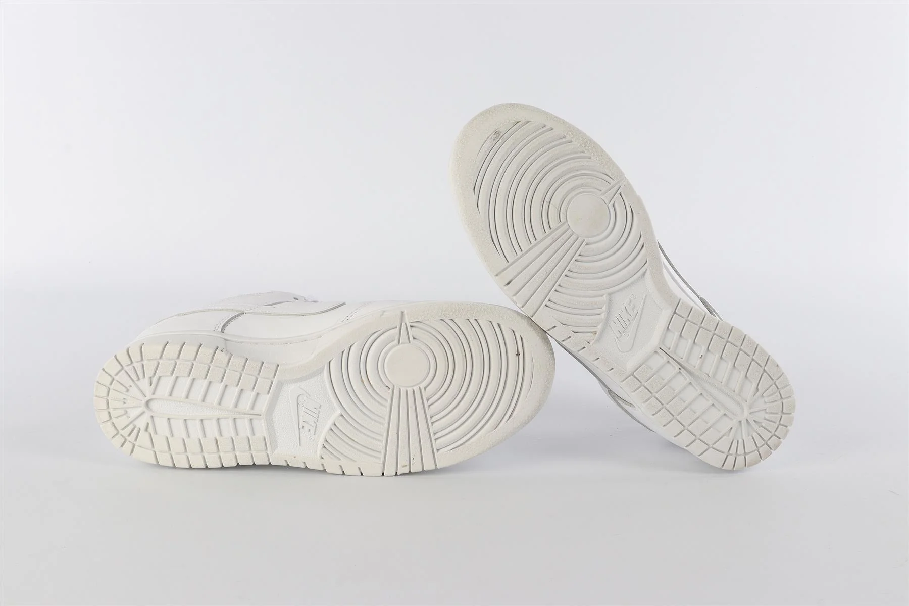 NIKE WHITE LEATHER TRAINERS EU 38 UK 5 US 8 - Image 6