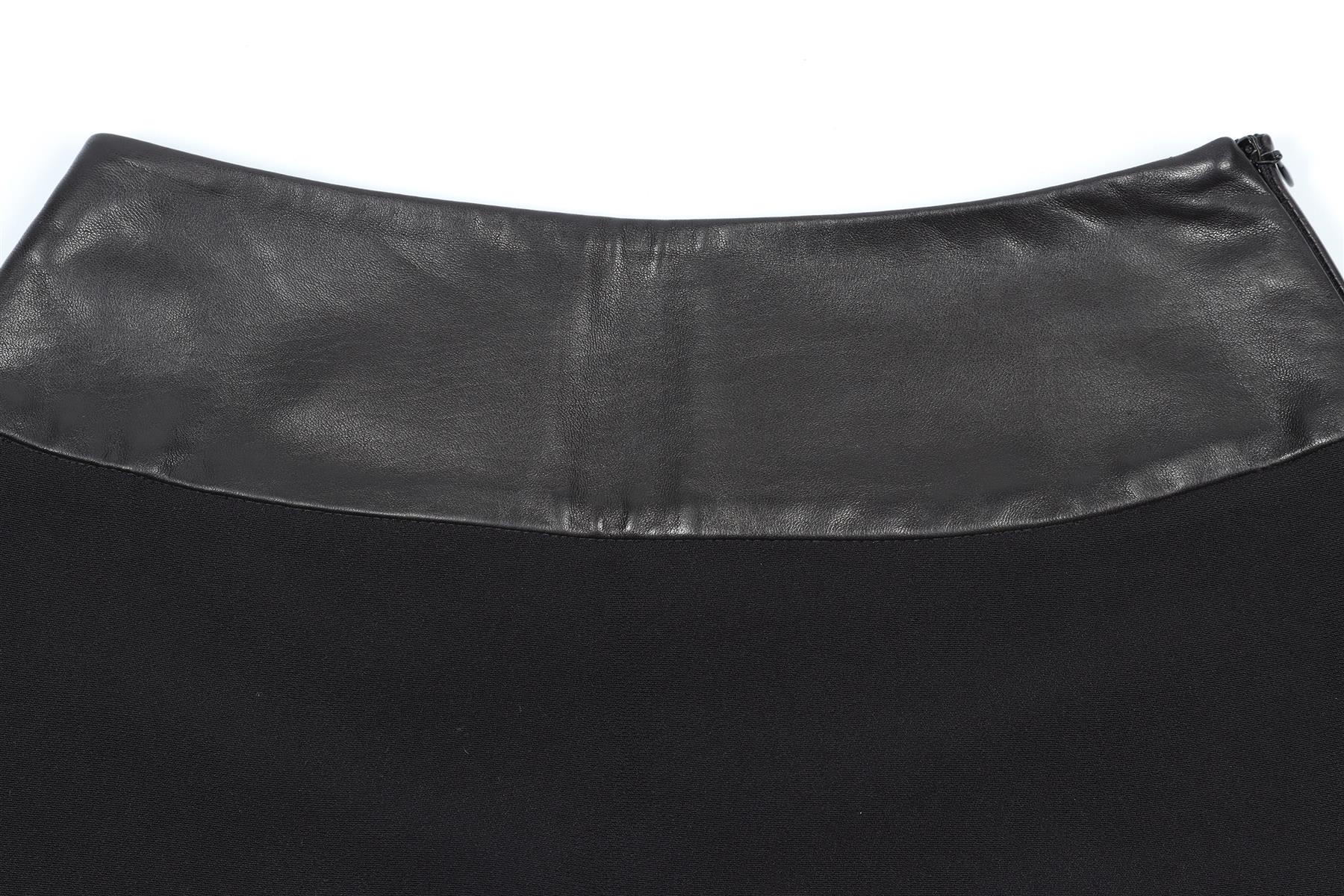 NINA RICCI CREPE AND LEATHER MINI SKIRT FR 38 UK 10 - Image 3