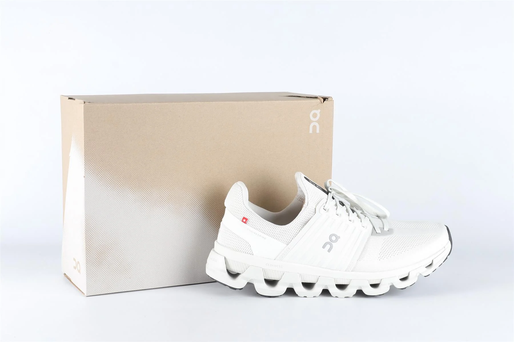 ON WHITE MEN'S CLOUDSWIFT SNEAKERS EU 43 UK 9 US 9.5 - Image 7