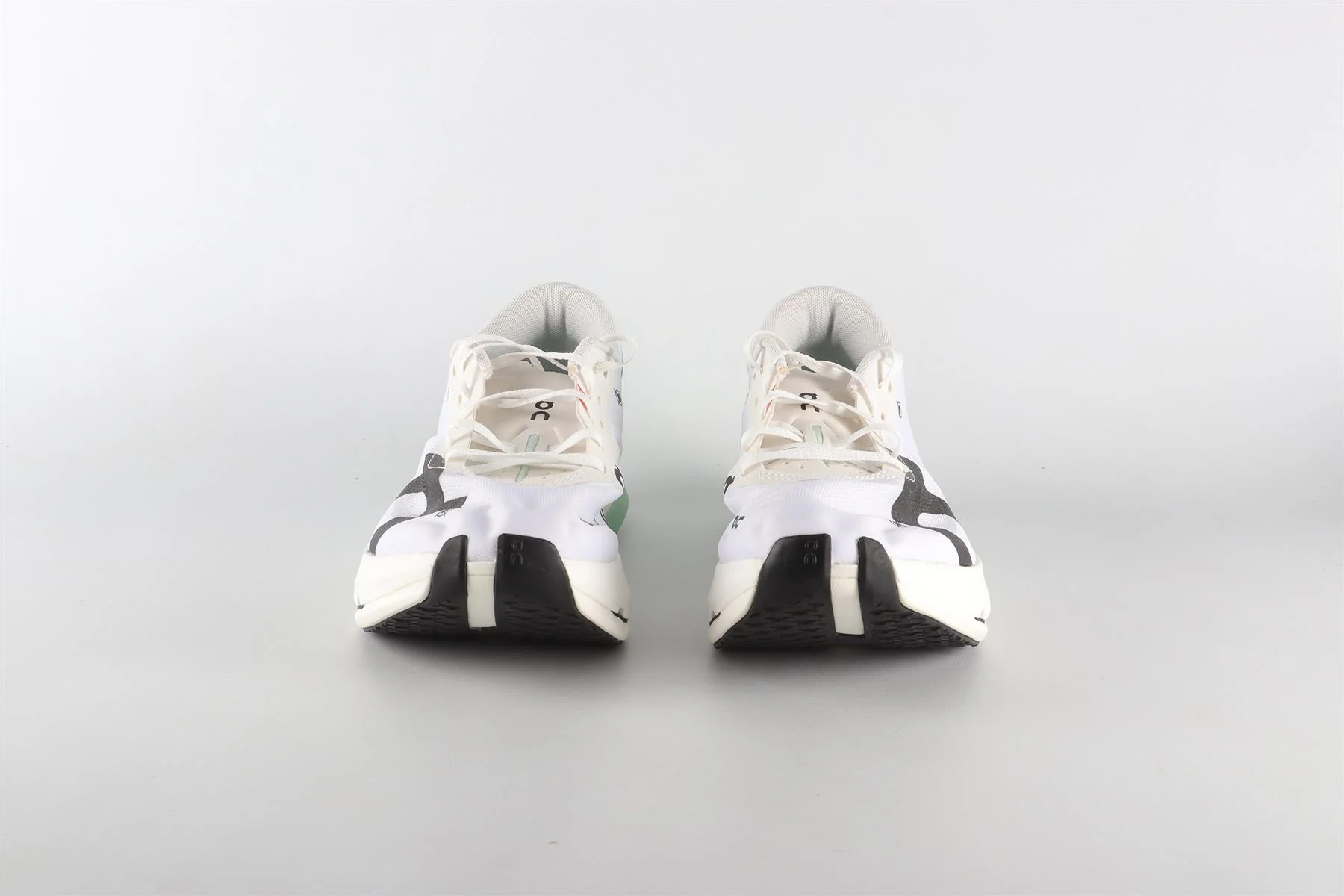 ON WHITE MEN'S MESH SNEAKERS UK 8.5 - Image 3