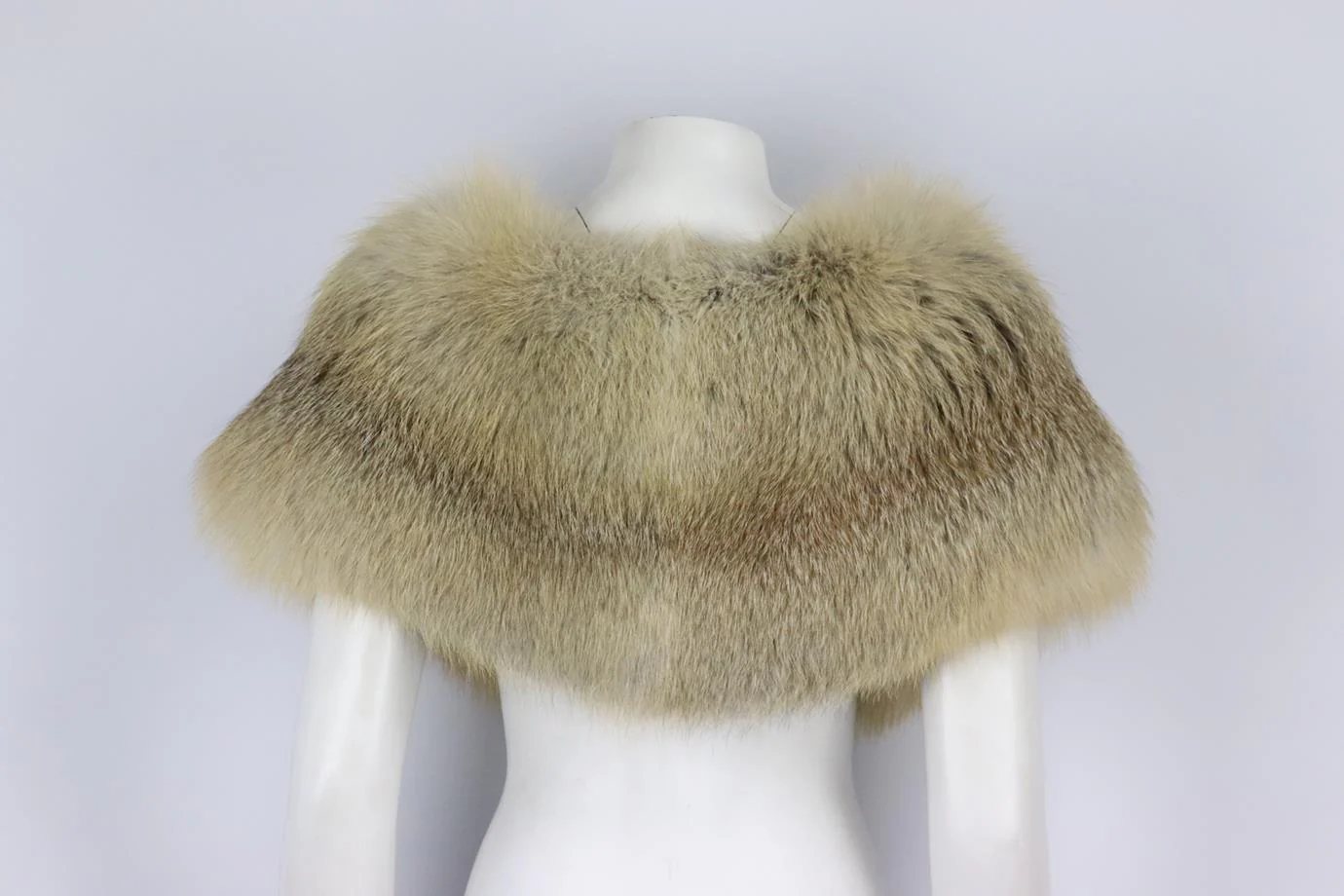 OSCAR DE LA RENTA FOX FUR CAPE SMALL - Image 4