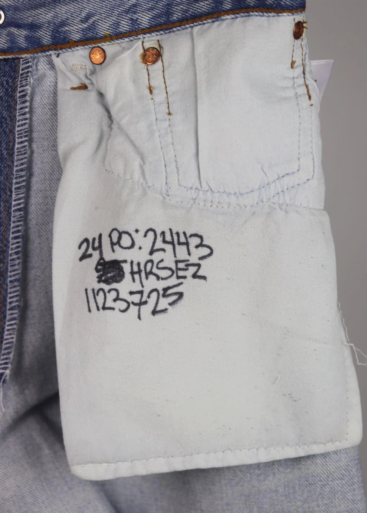 RE/DONE DISTRESSED HIGH WAISTED DENIM SHORTS W24 UK 6 - Image 5