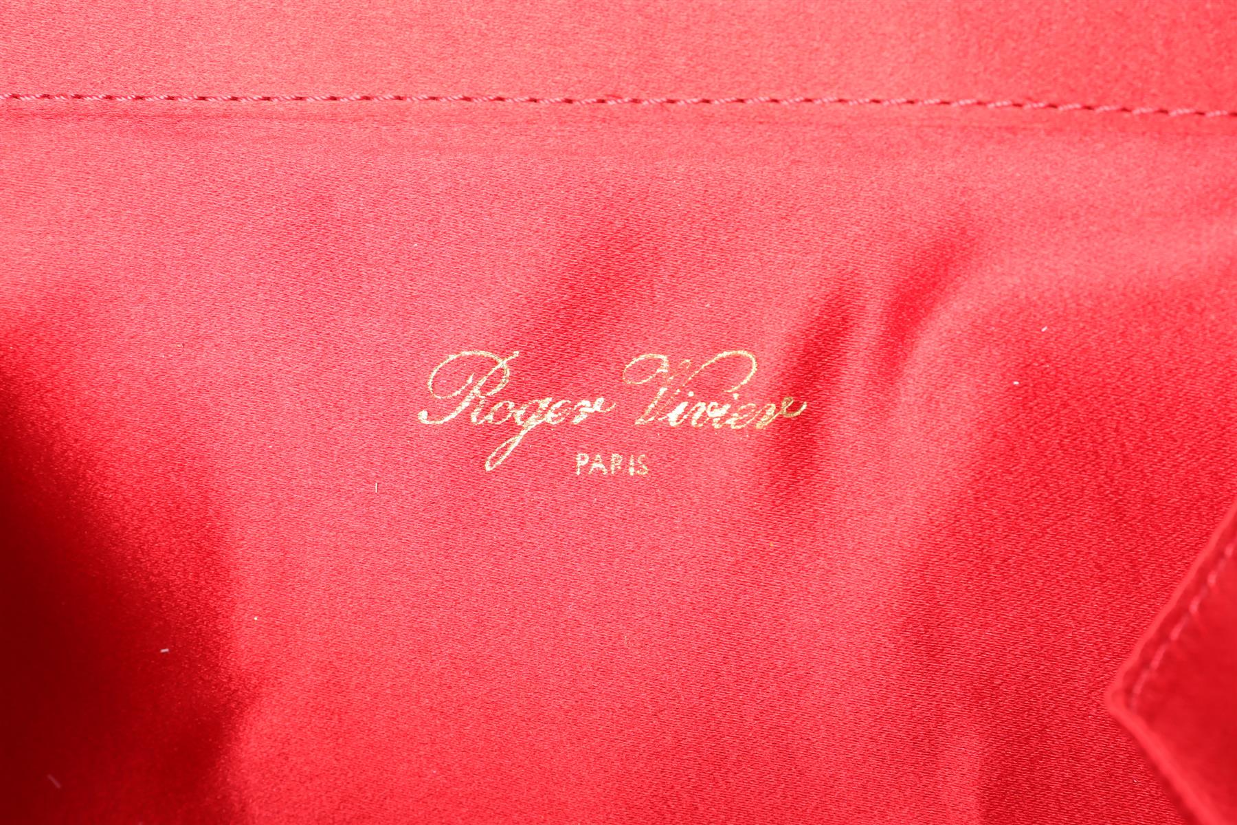 ROGER VIVIER RED MINI VELVET CLUTCH - Image 10