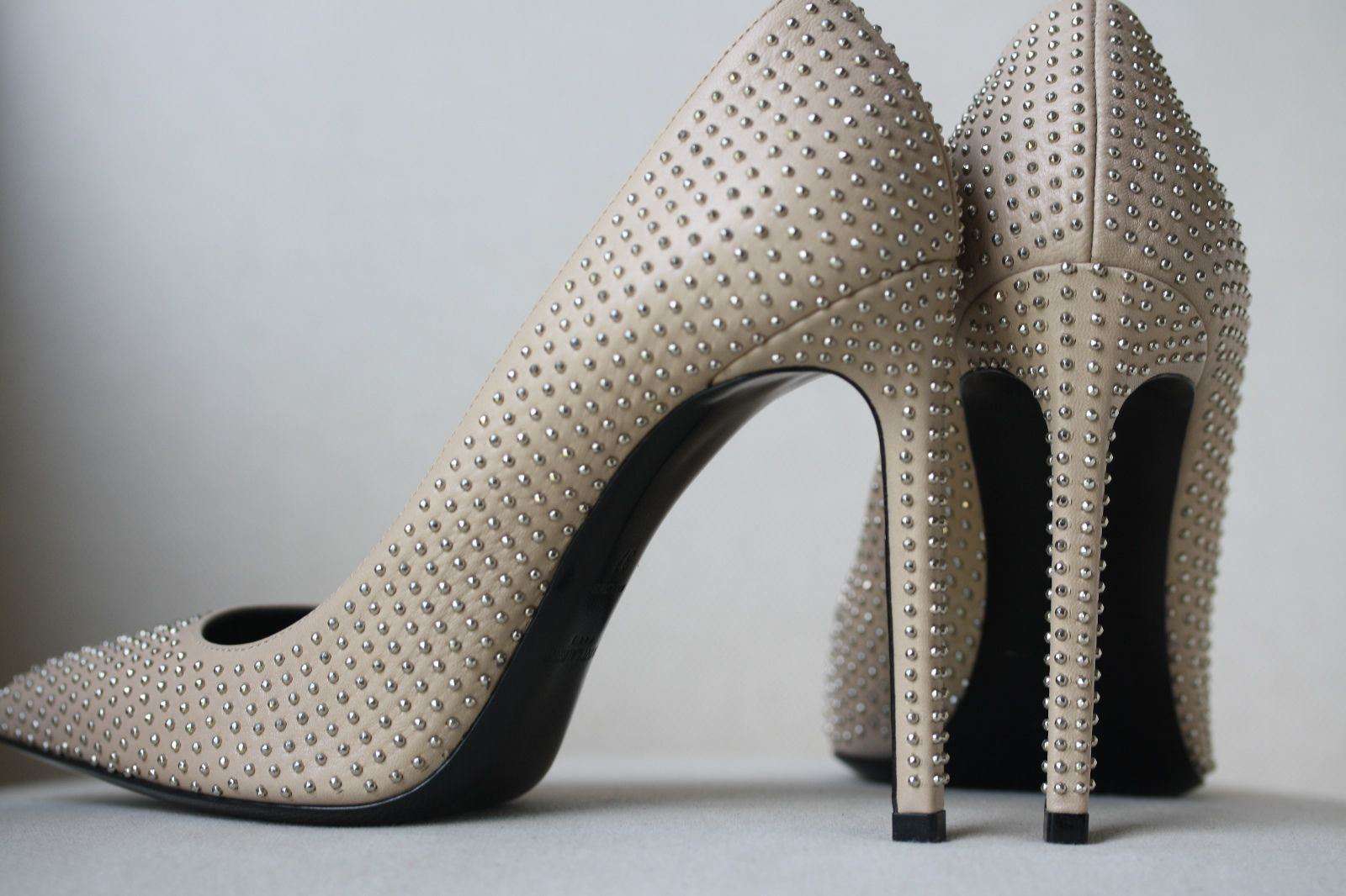 SAINT LAURENT BEIGE LEATHER STUDDED PUMPS HEELS EU 37 UK 4 - Image 2