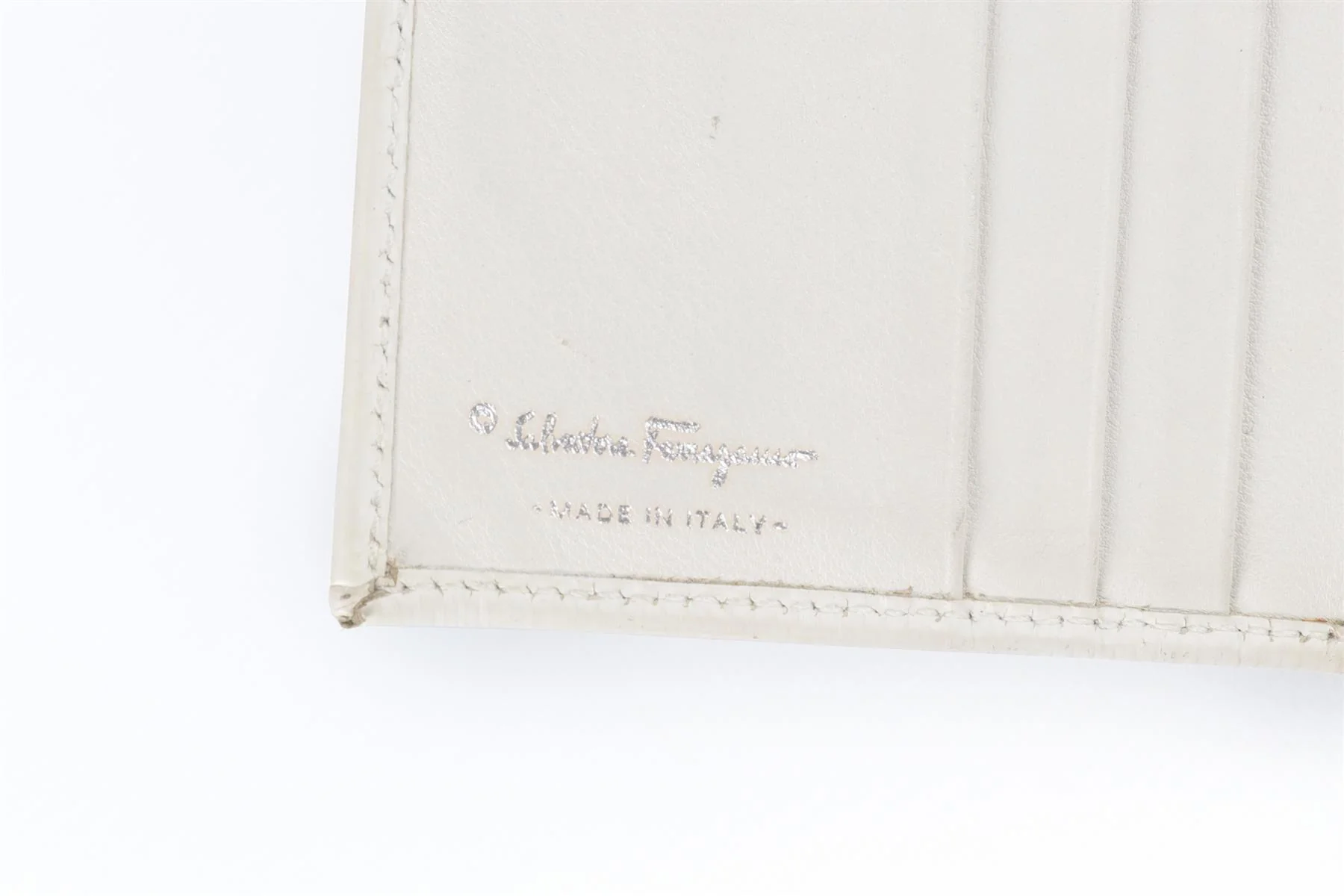 SALVATORE FERAGAMO WHITE LEATHER PURSE - Image 10