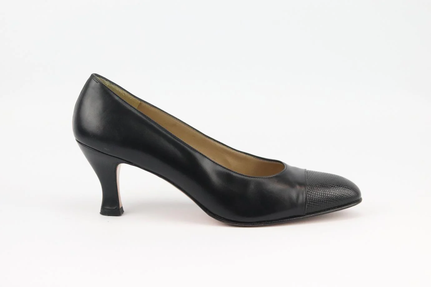 SALVATORE FERRAGAMO VINTAGE LEATHER PUMPS EU 37 UK 4 US 7 - Image 2