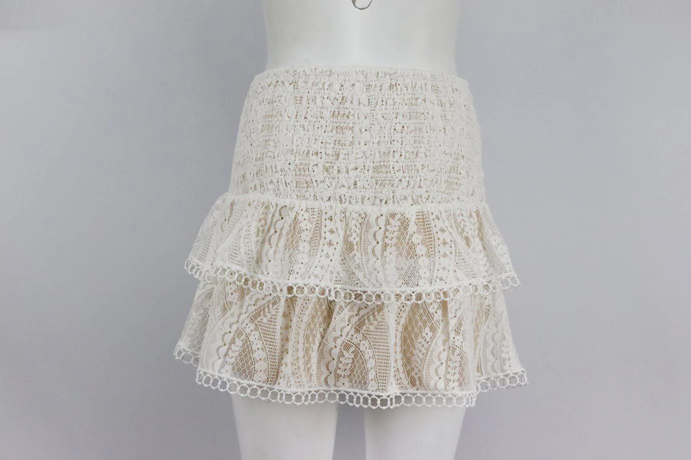 SAYLOR SHIRRED TIERED LACE MINI SKIRT XSMALL - Image 4