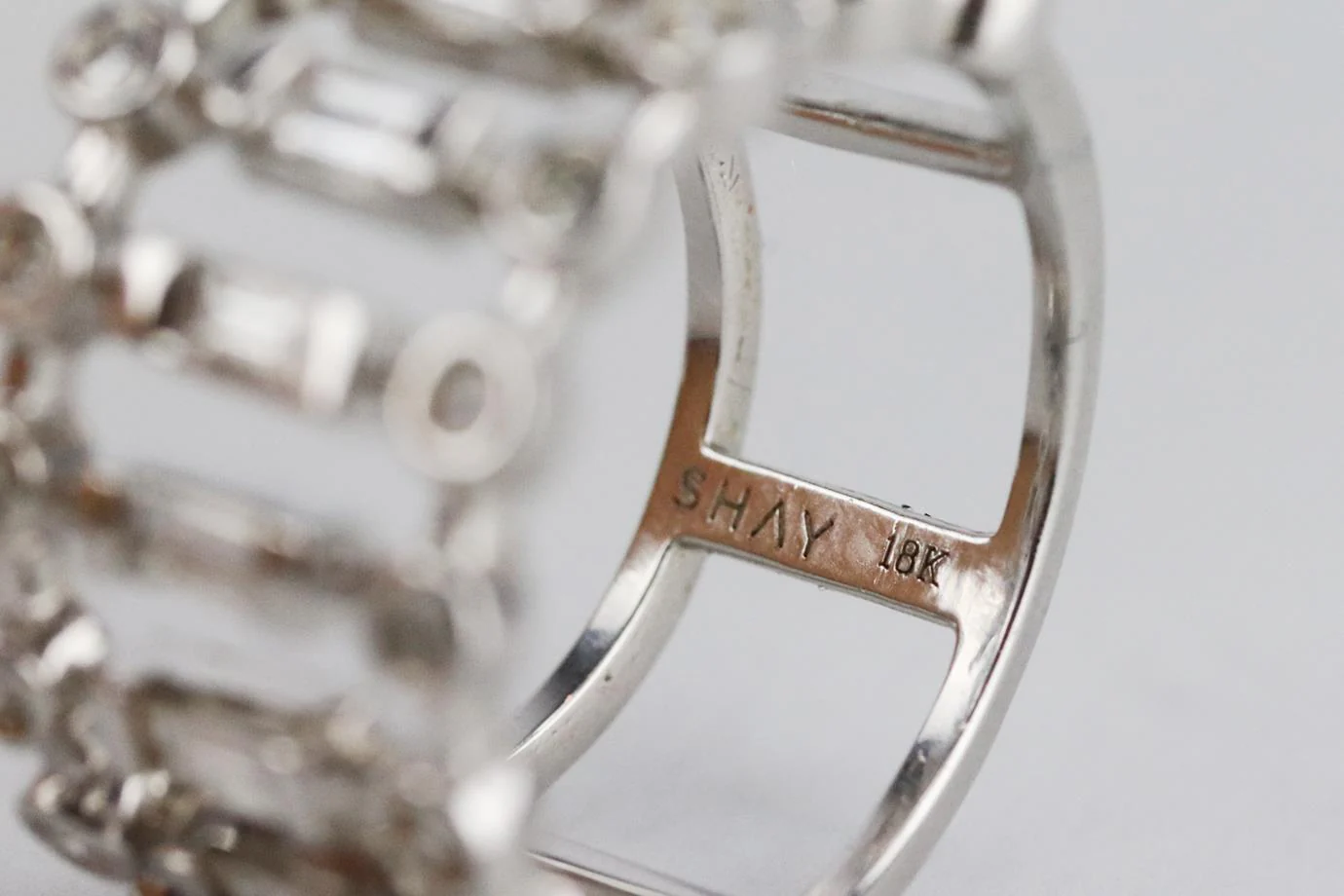 SHAY ILLUSION 18K WHITE GOLD AND MIXED DIAMOND RING 16.5 MM - Image 8