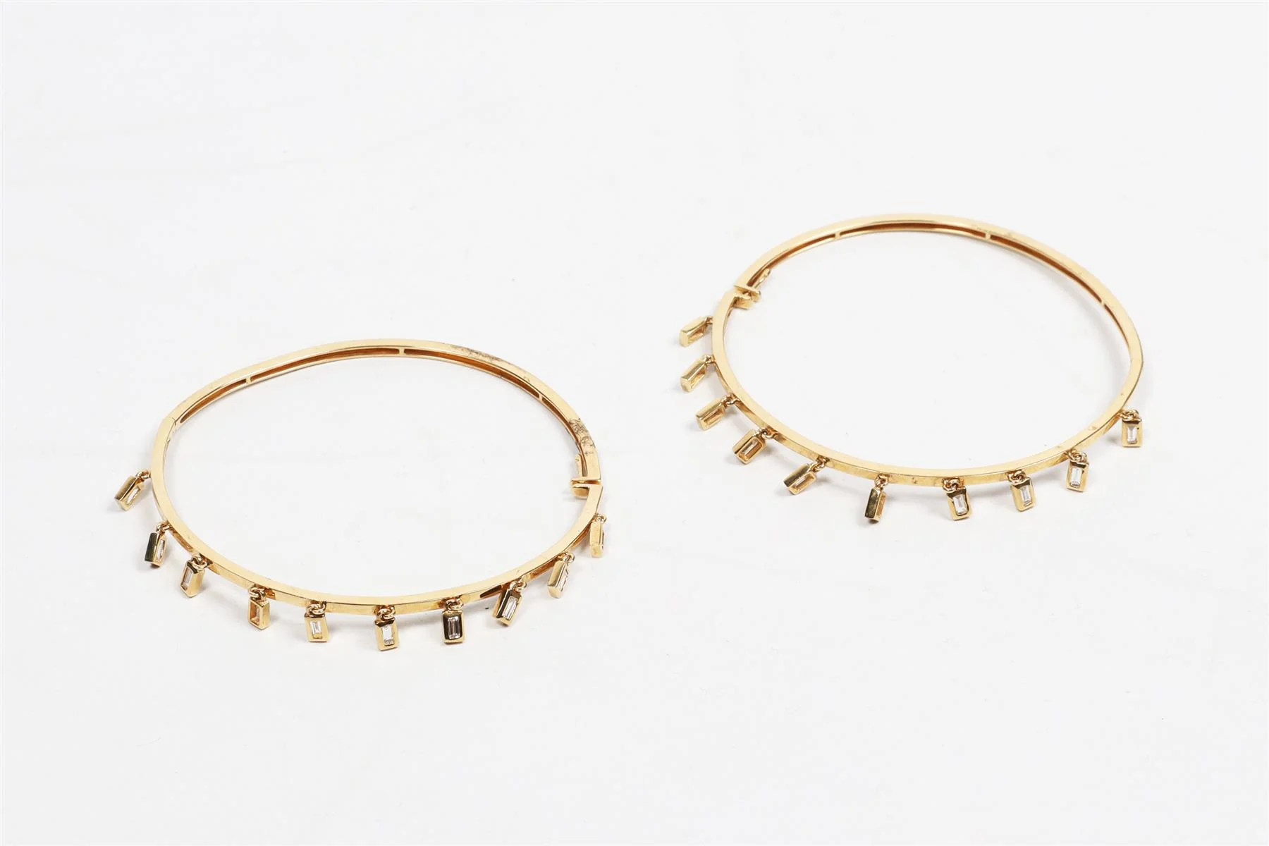 SHAY JEWELLERY 18K YELLOW GOLD AND BAGUETTE DIAMOND HOOP EARRINGS - Image 2