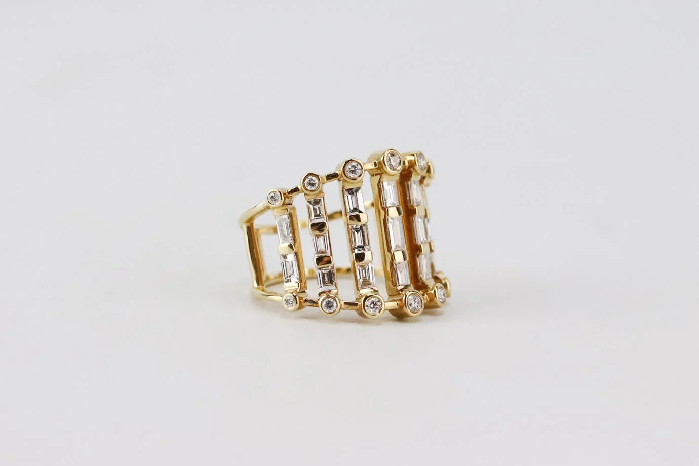 SHAY ROYAL 18K YELLOW GOLD AND MIXED DIAMOND RING 15.5 MM - Image 3