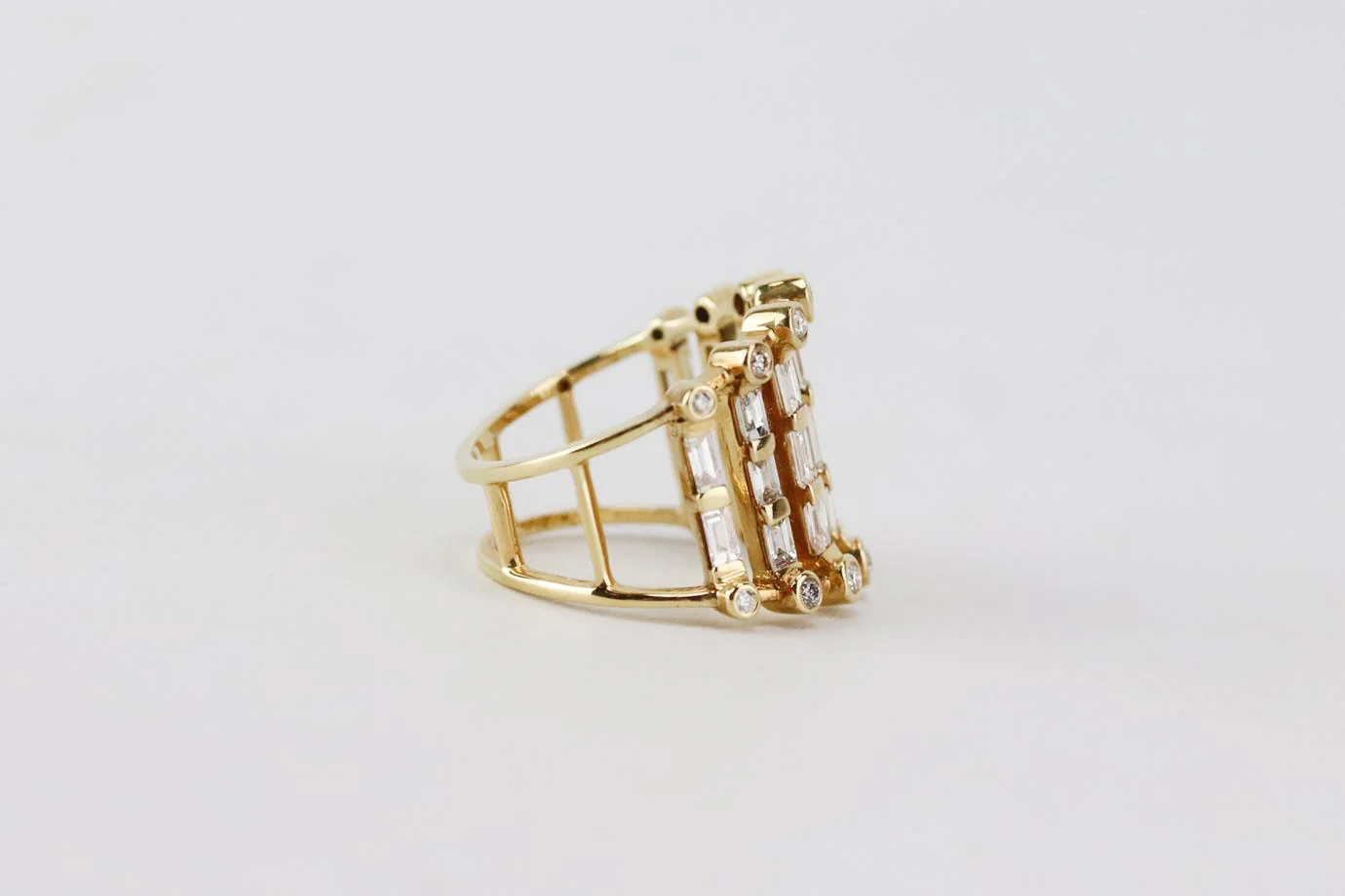 SHAY ROYAL 18K YELLOW GOLD AND MIXED DIAMOND RING 15.5 MM - Image 4