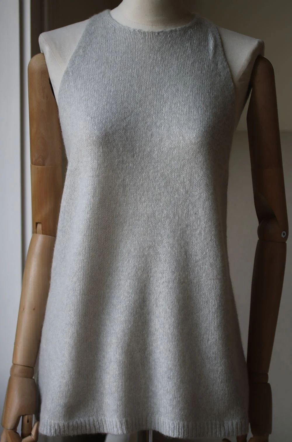 SOYER CASHMERE HALTER TANK TOP SMALL - Image 2