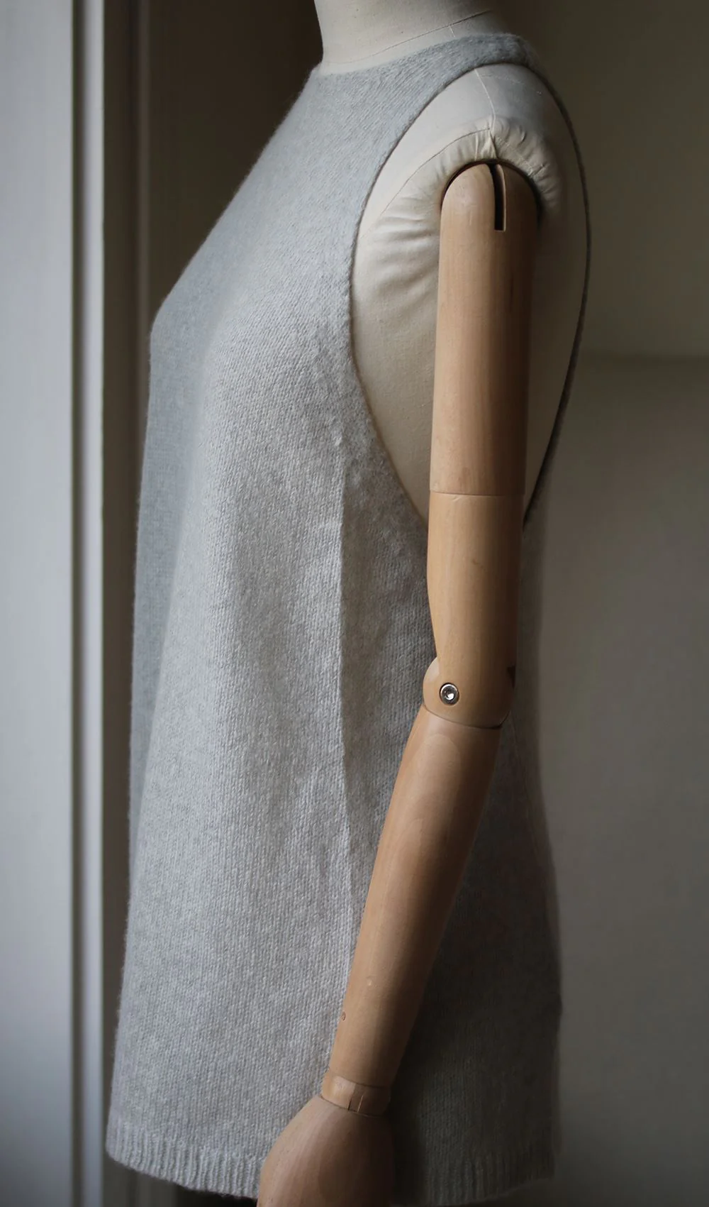 SOYER CASHMERE HALTER TANK TOP SMALL - Image 3