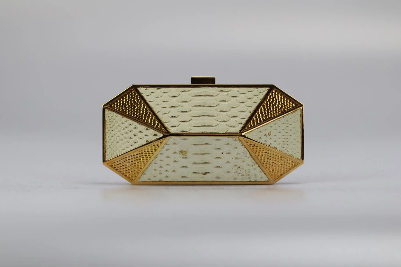 STARK PYTHON AND GOLD TONE CLUTCH - Image 4