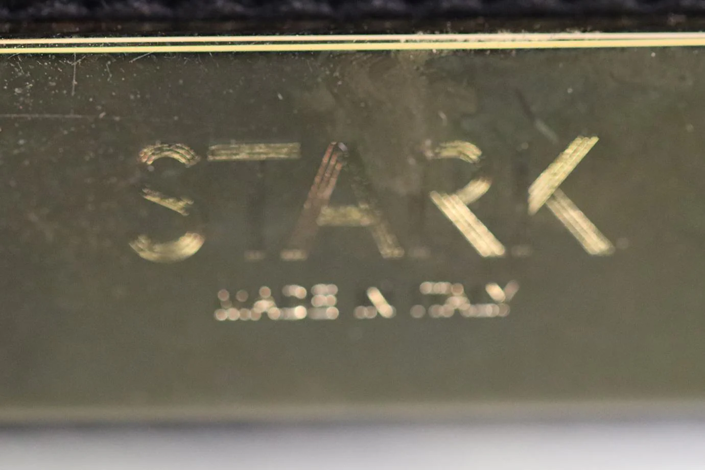 STARK PYTHON AND GOLD TONE CLUTCH - Image 9