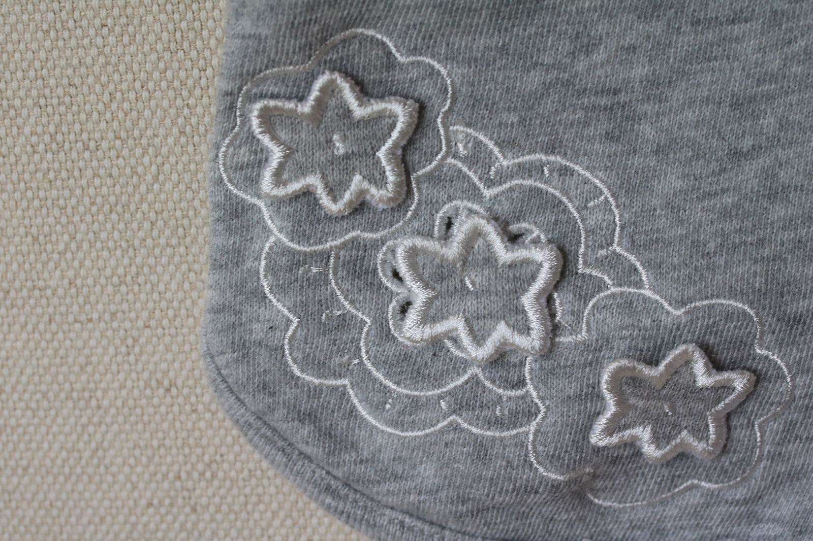 STELLA MCCARTNEY KIDS BABY GIRLS GREY JERSEY FLOWER SHORTS 4 YEARS - Image 2