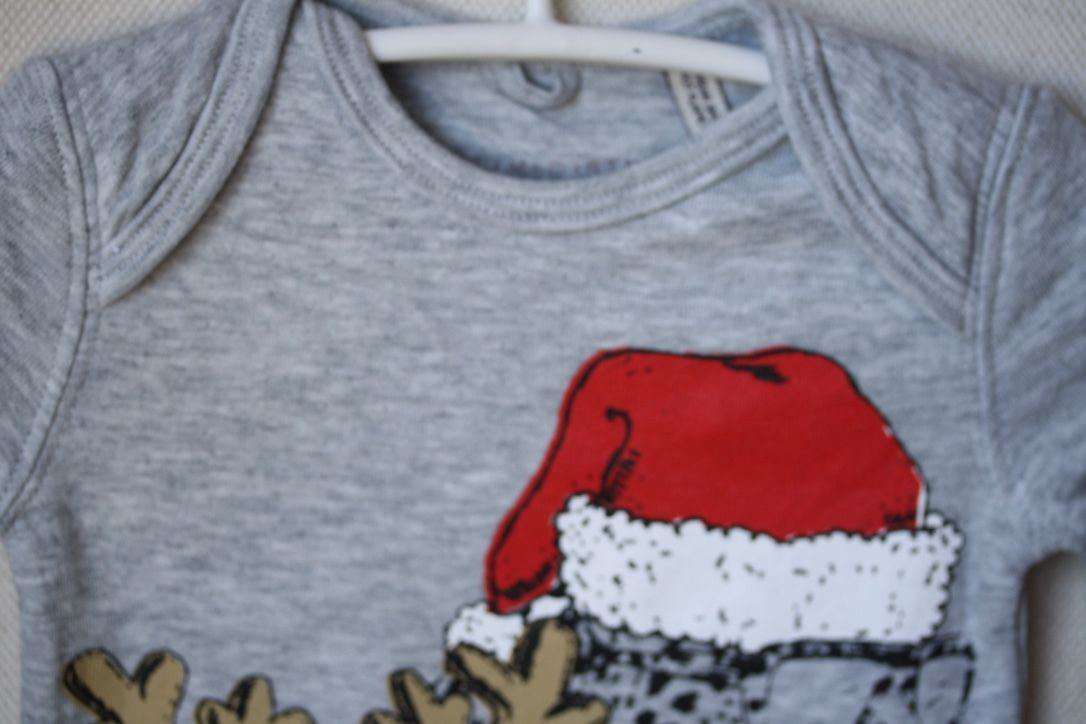 STELLA MCCARTNEY KIDS BABY RUFUS CHRISTMAS BABYGROW 9 MONTHS - Image 5