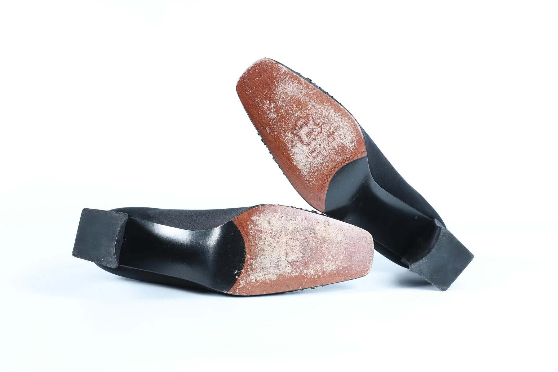 STUART WEITZMAN BLACK SATIN PUMPS - Image 6