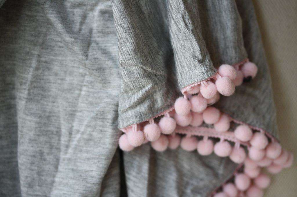 SUNDAY BABY POM POM PONCHO - Image 4