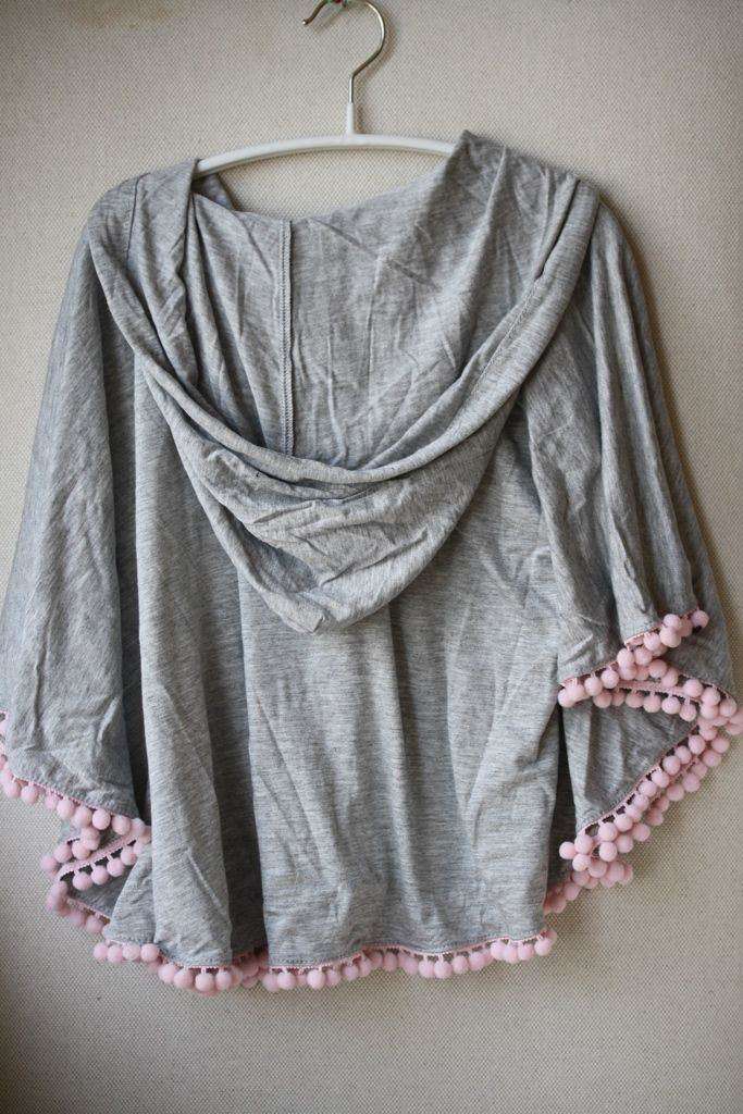 SUNDAY BABY POM POM PONCHO - Image 5