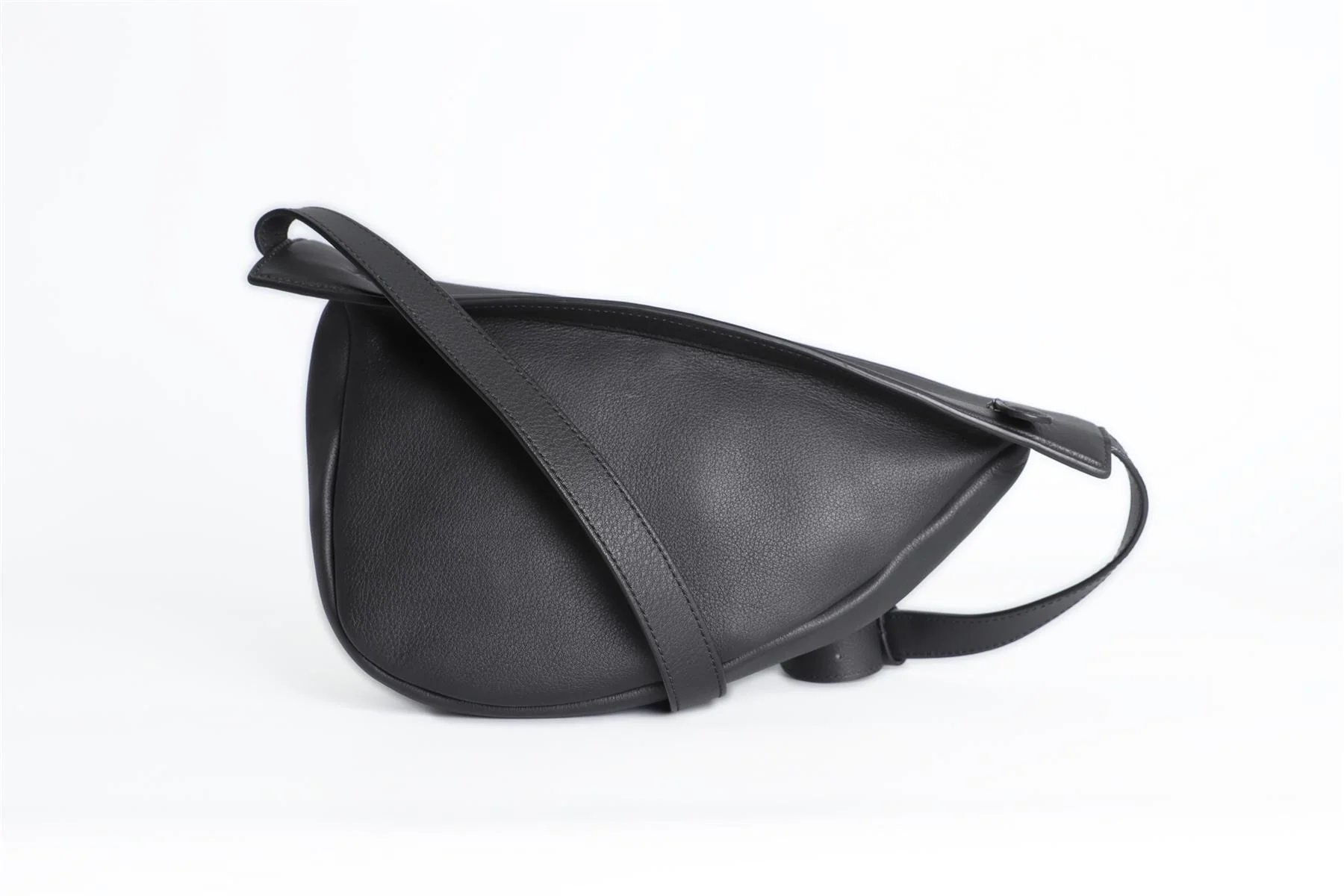 THE ROW BLACK SLOUCHY BANANA SMALL LEATHER SHOULDER BAG - Image 2