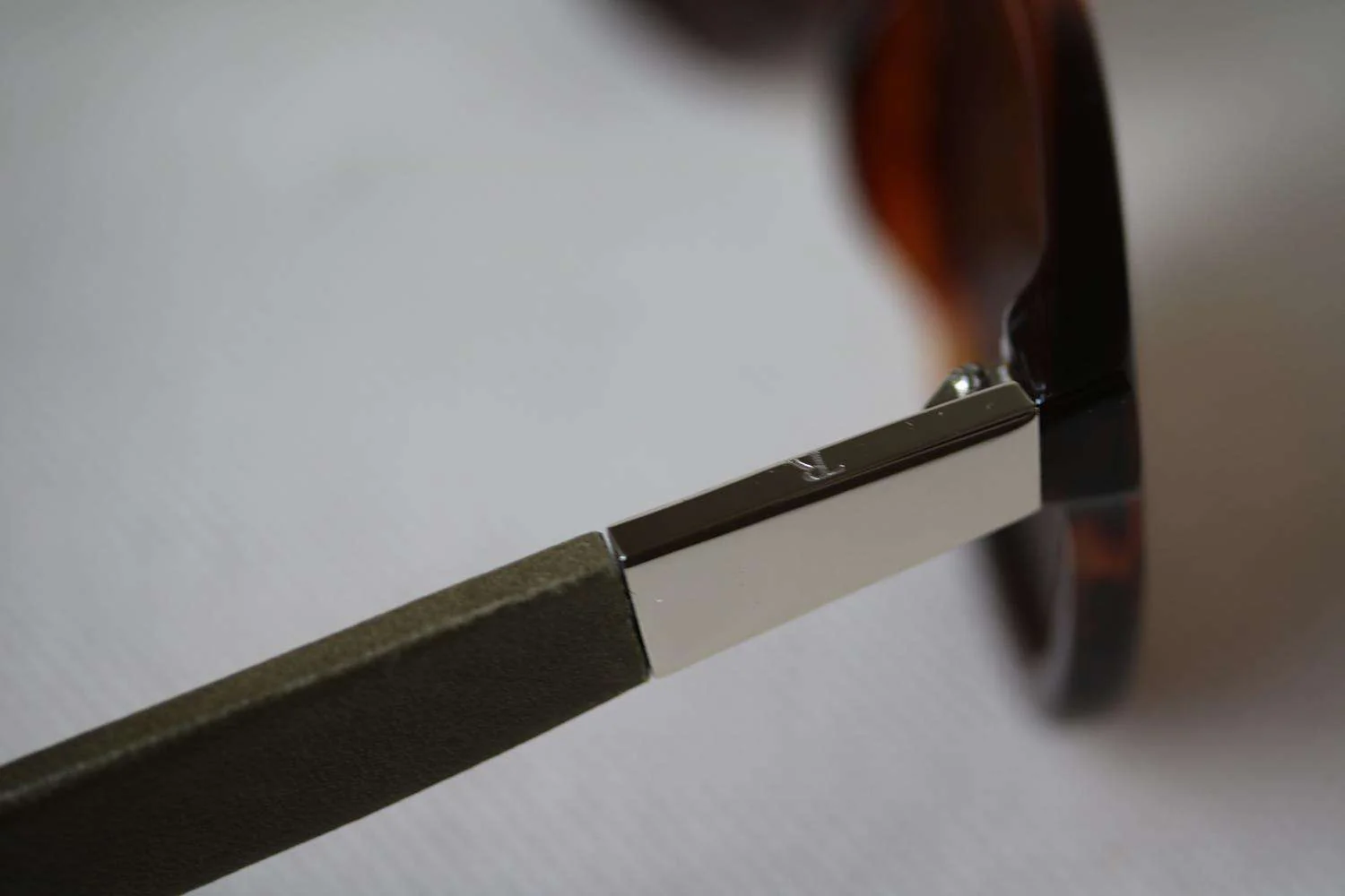 THE ROW OVERSIZE D FRAME SUNGLASSES - Image 8