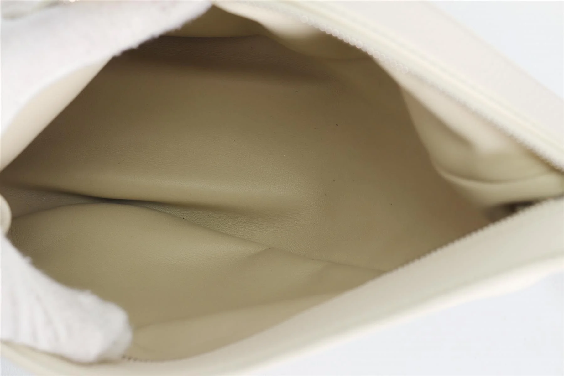 THE ROW WHITE SLOUCHY BANANA SMALL LEATHER SHOULDER BAG - Image 11