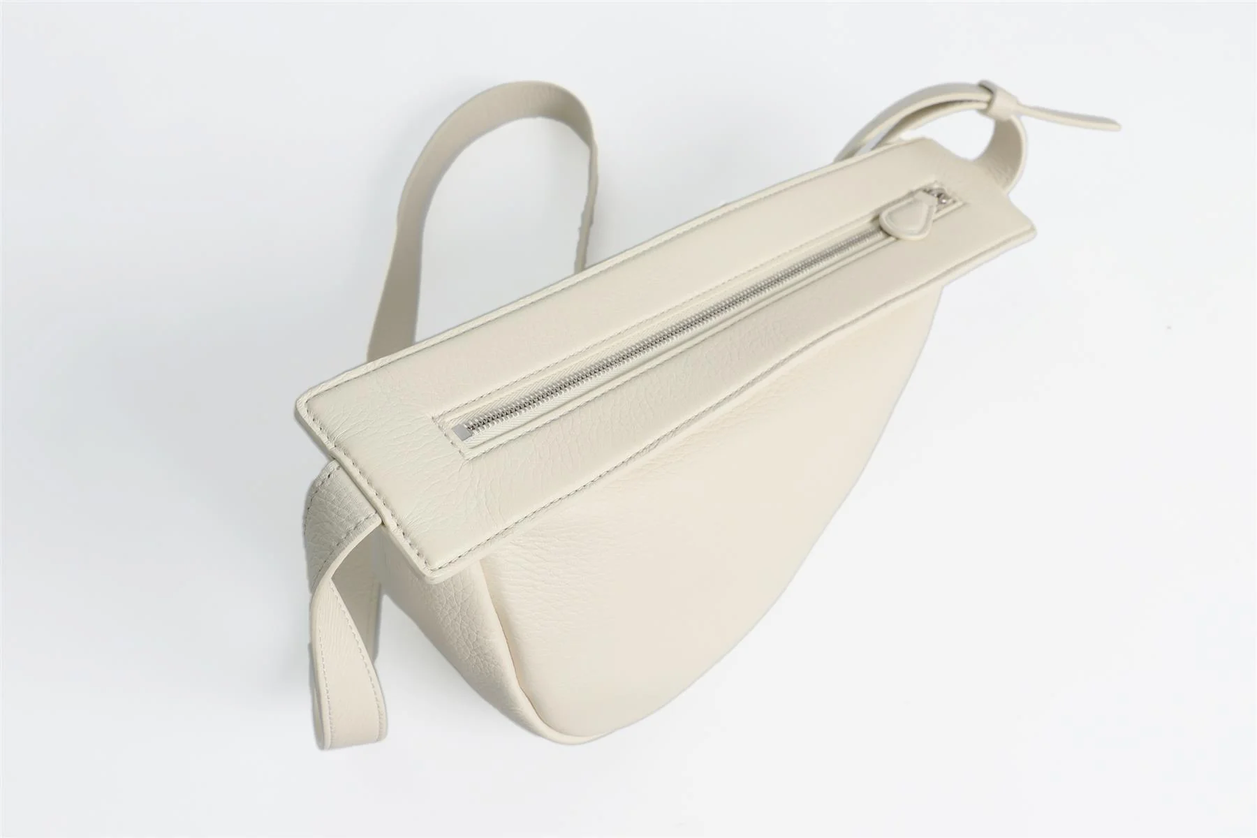 THE ROW WHITE SLOUCHY BANANA SMALL LEATHER SHOULDER BAG - Image 9