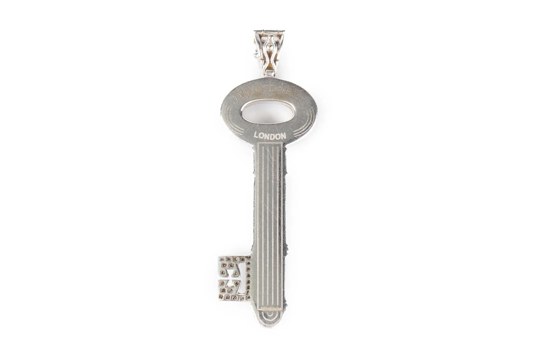 THEO FENNELL KEY 18K WHITE GOLD AND DIAMOND PENDANT - Image 6