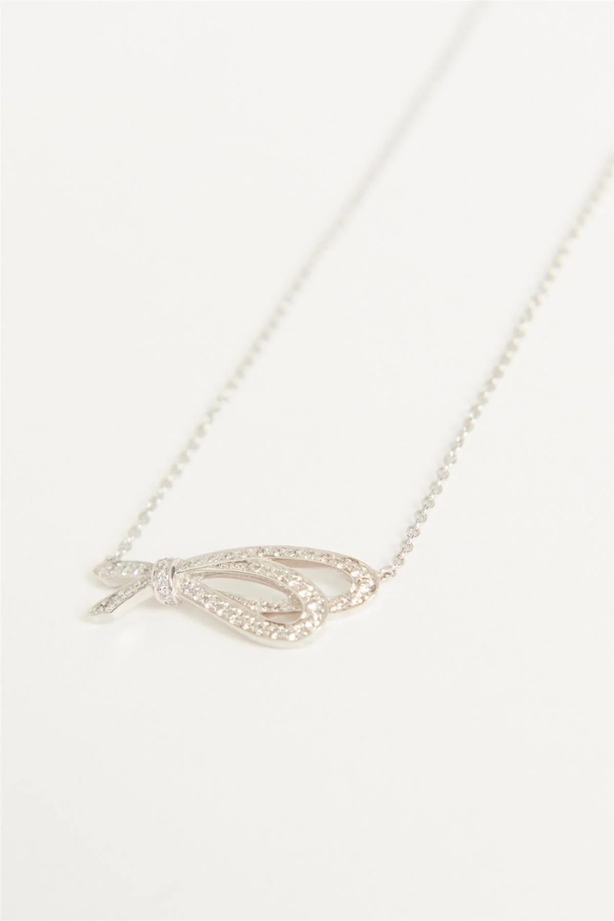 TIFFANY & CO. BOW 18K WHITE GOLD AND DIAMOND NECKLACE - Image 3